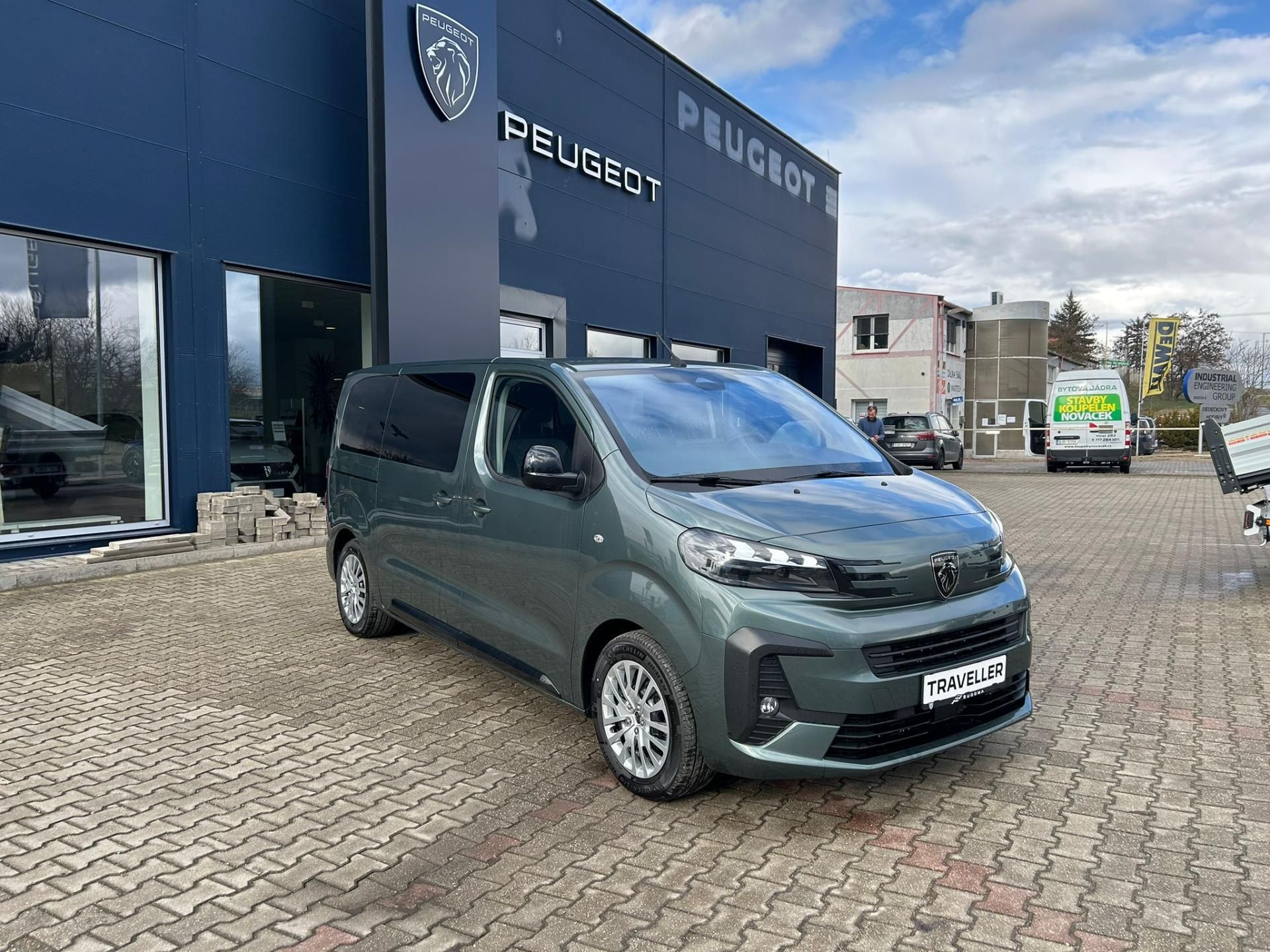 Peugeot Traveller, Active L2 2.2 BlueHDi 180 EAT8 - fotka 2