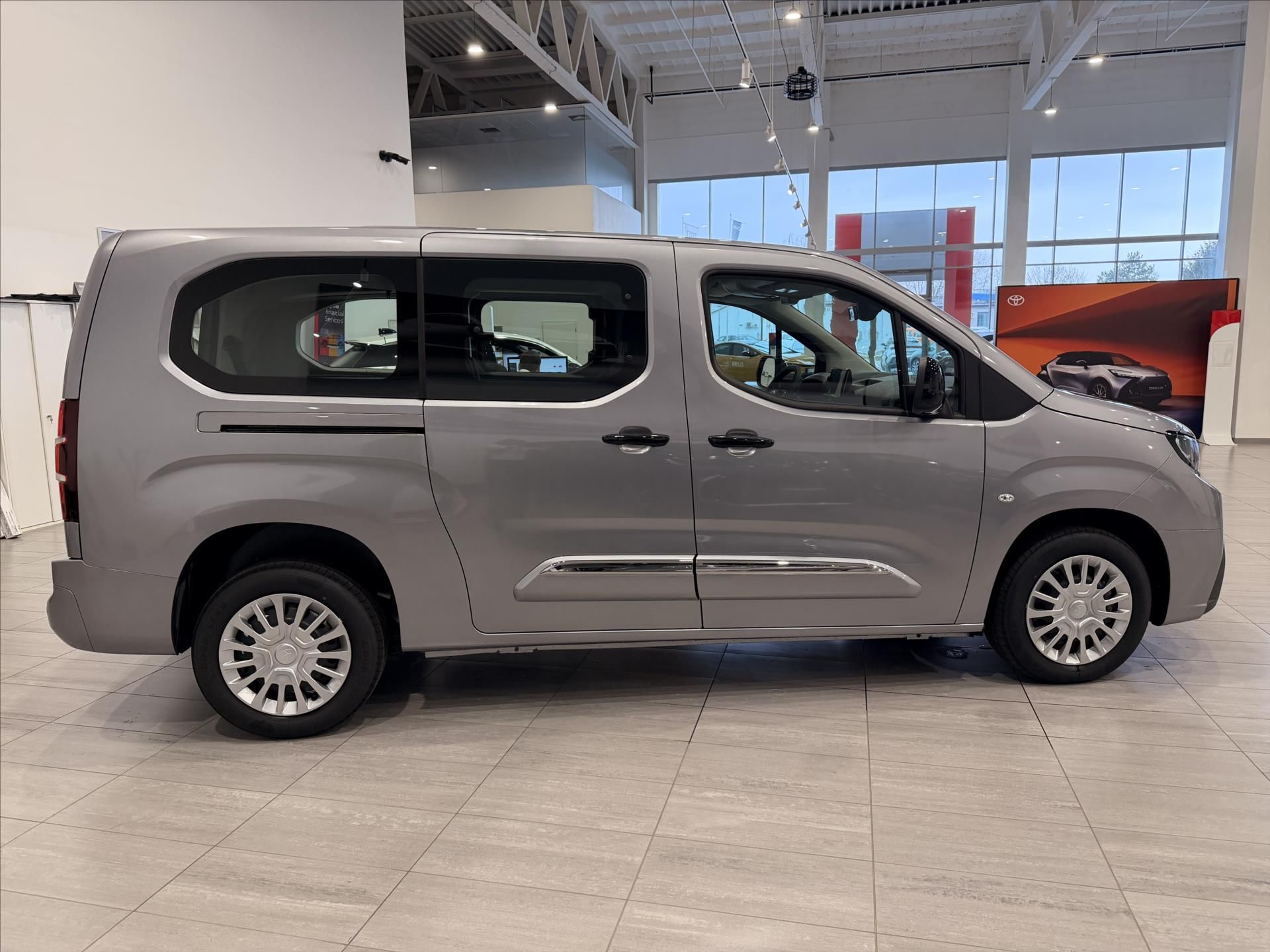 Toyota Proace City Verso, 1,5 Diesel (130hp)  8AT LWB 7M - fotka 5