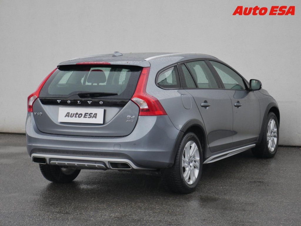 Volvo V60, 2.4 D4 4x4,ČR - fotka 4