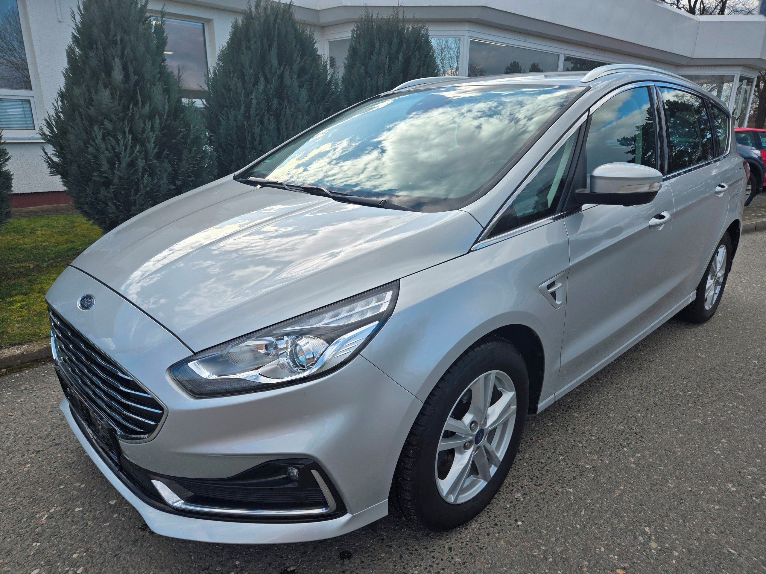 Ford S-MAX, Titanium 2,0 nafta 110kw/150PS - fotka 2