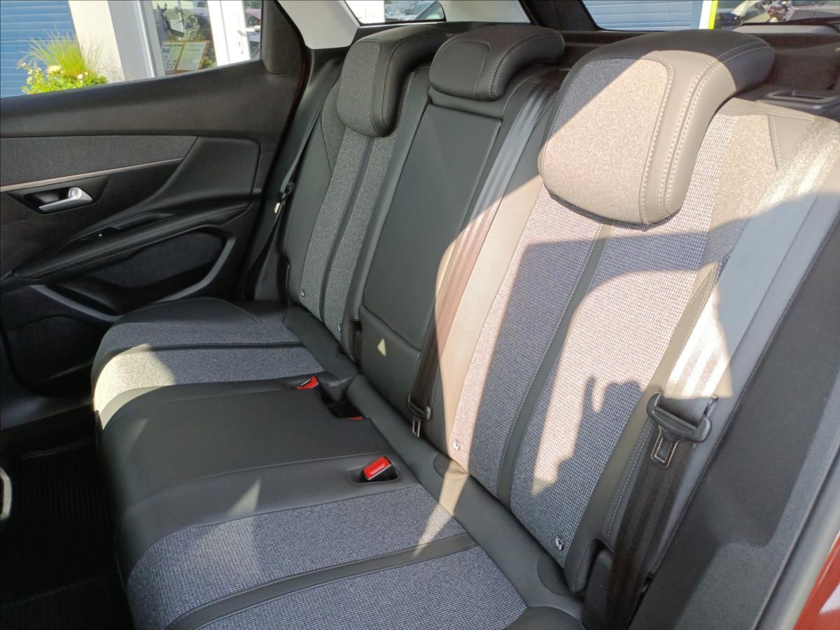 Peugeot 3008, Allure 1.2 PureTech 130k EAT8 - fotka 5