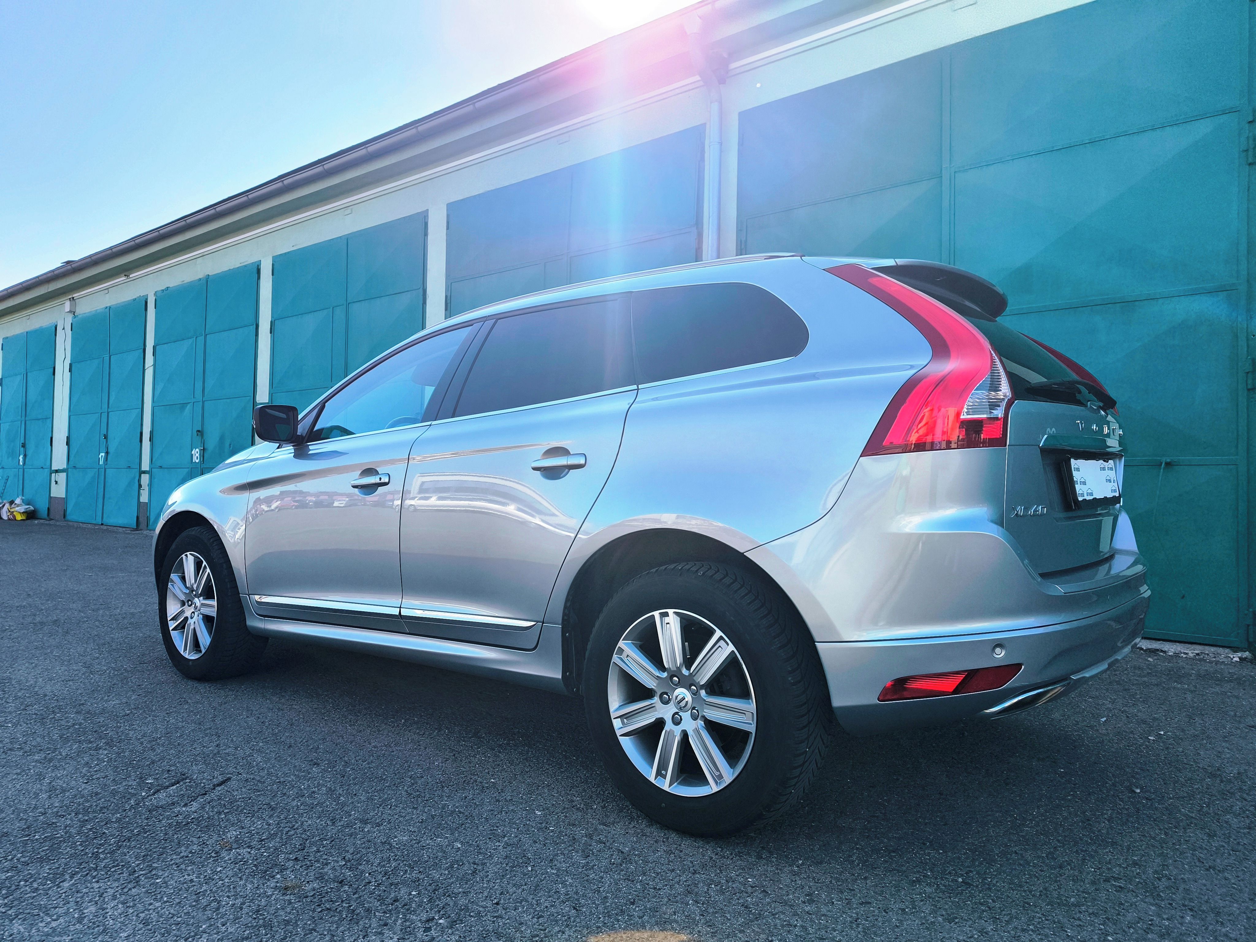 Volvo XC60, 2.0D4/133kW * SUMMUM * - fotka 4