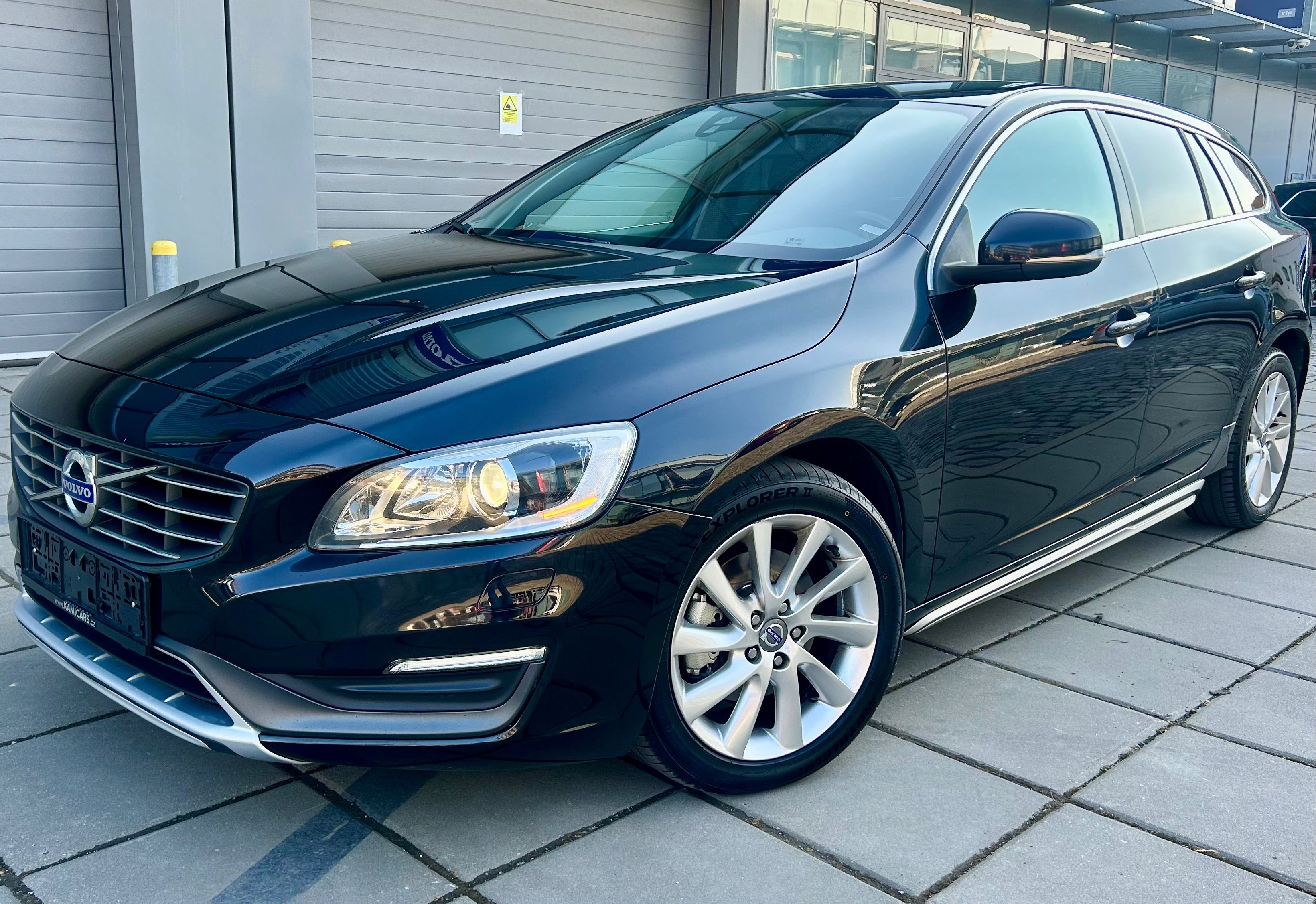 Volvo V60, 2.0D4 120KW 5VÁLEC XENON-PDC