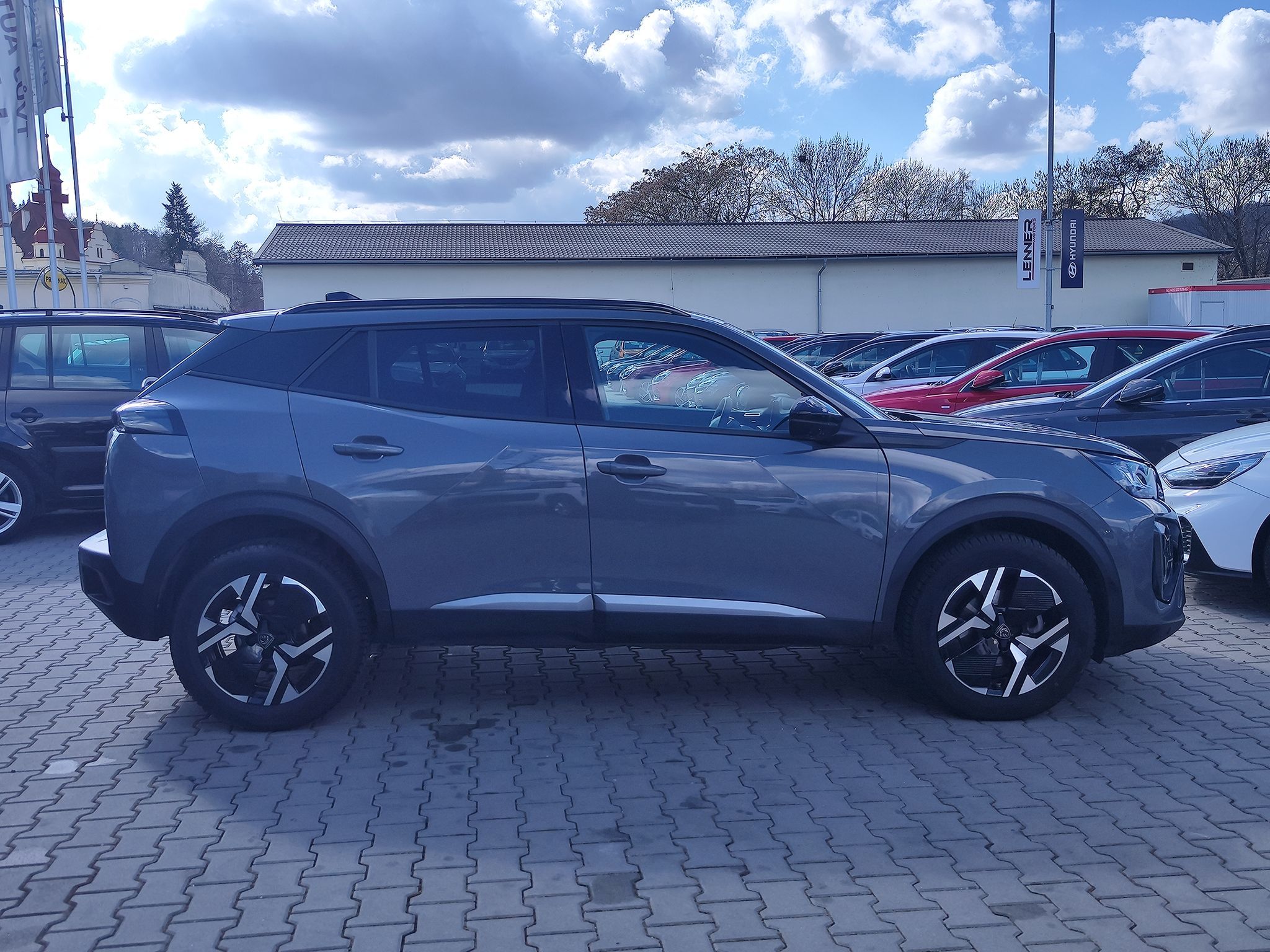 Peugeot 2008, 1.2 PureTech/74kW S&S Allure - fotka 4