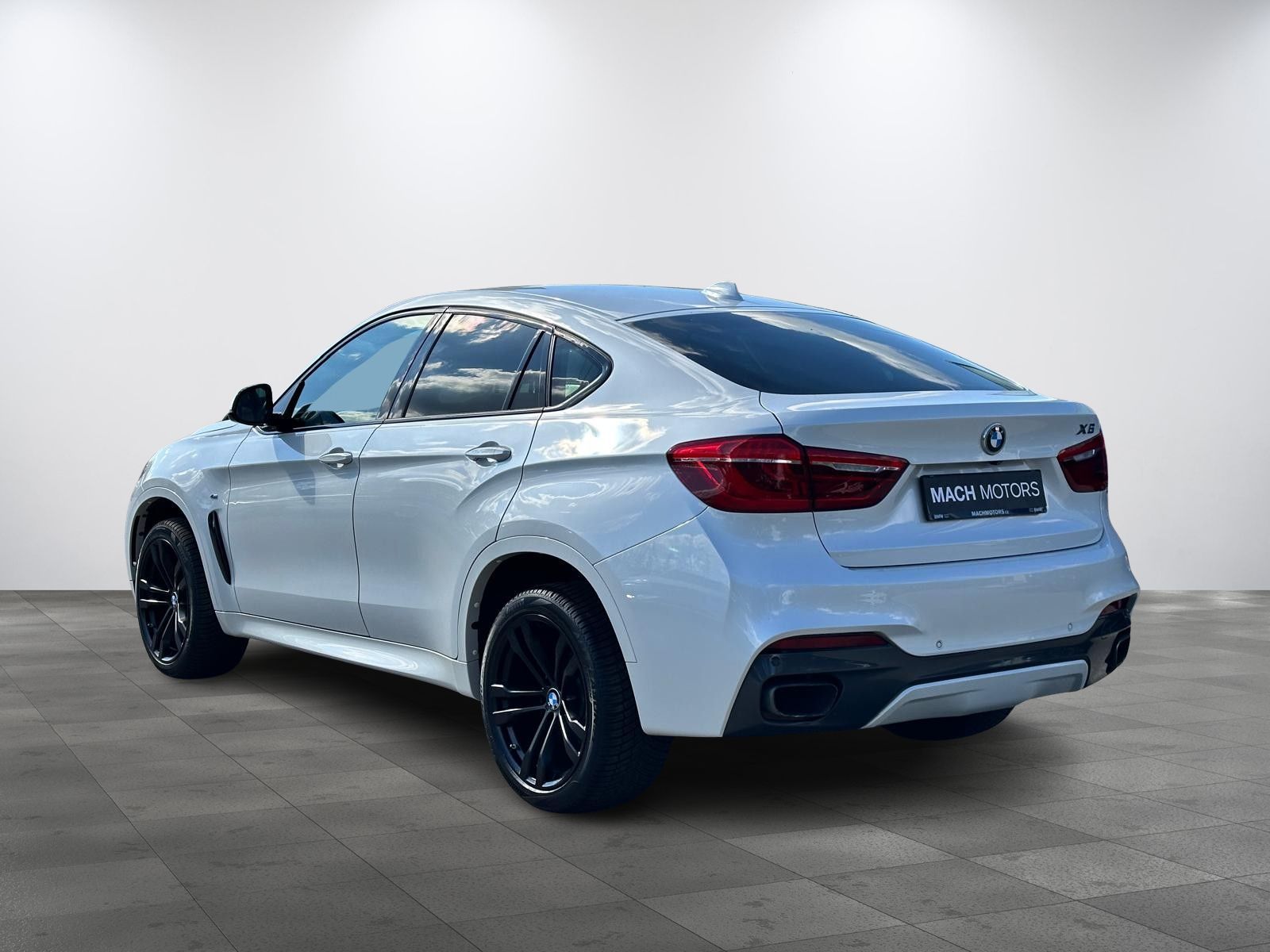 BMW X6, 35i XDrive H&K, PANO - fotka 4