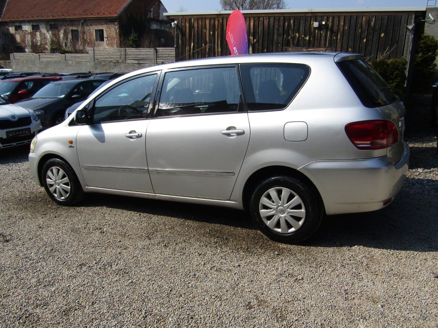 Toyota Avensis Verso, 2.0 D-4D 85kW BEZ KOROZE A DPF - fotka 4