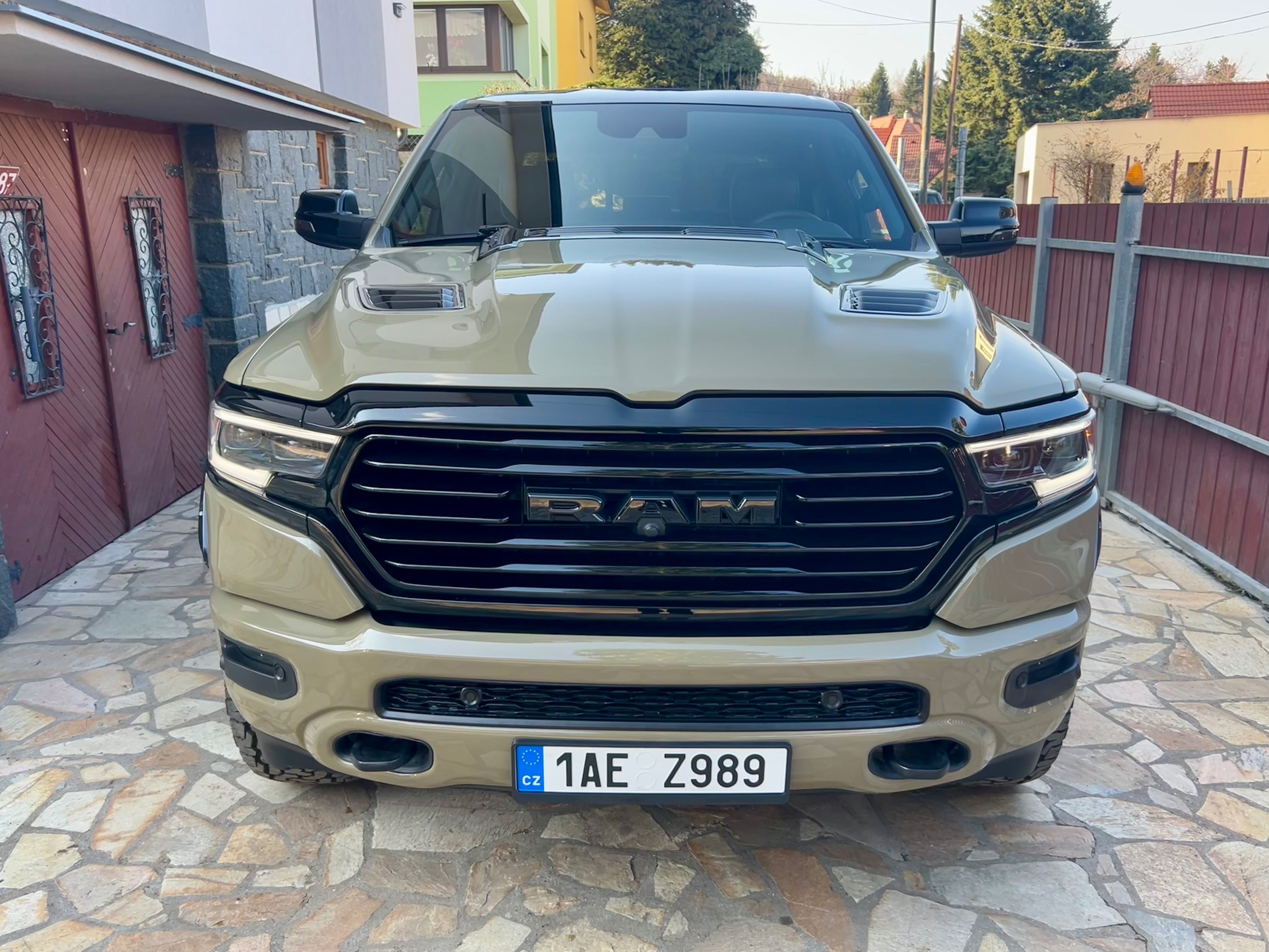 RAM 1500, 5.7 HEMI, Laramie, 4x4 - fotka 2