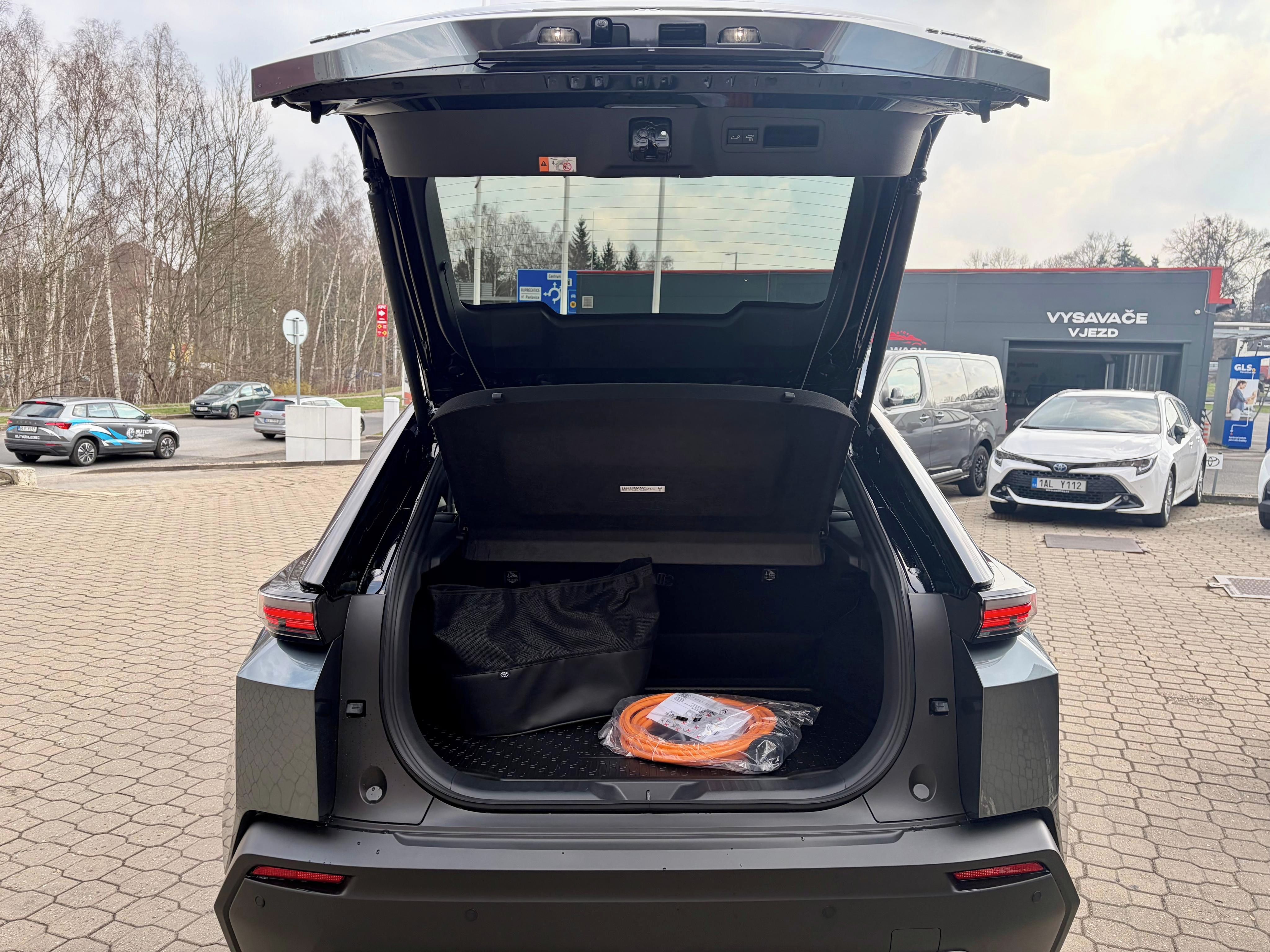 Toyota C-HR, + 4x4 343k Executive VIP - fotka 6