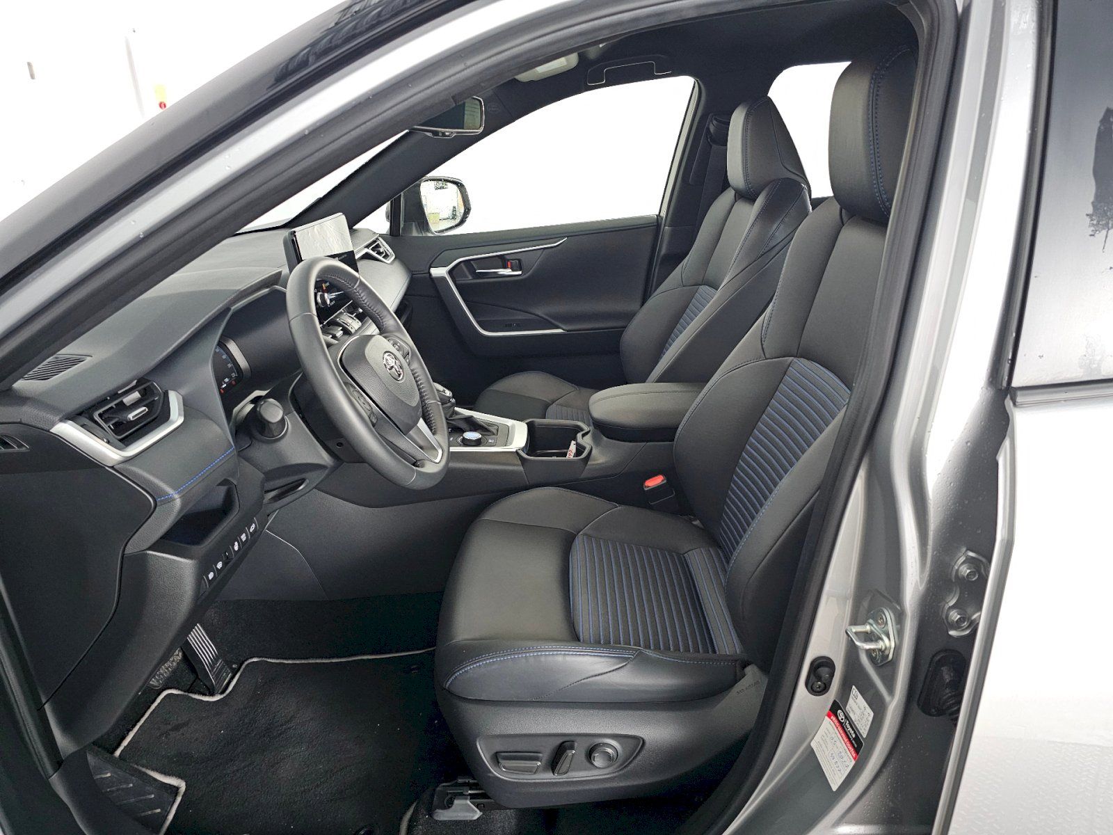 Toyota Rav4, 2.5HEV SELECTION 222k e-CVT 4X - fotka 6