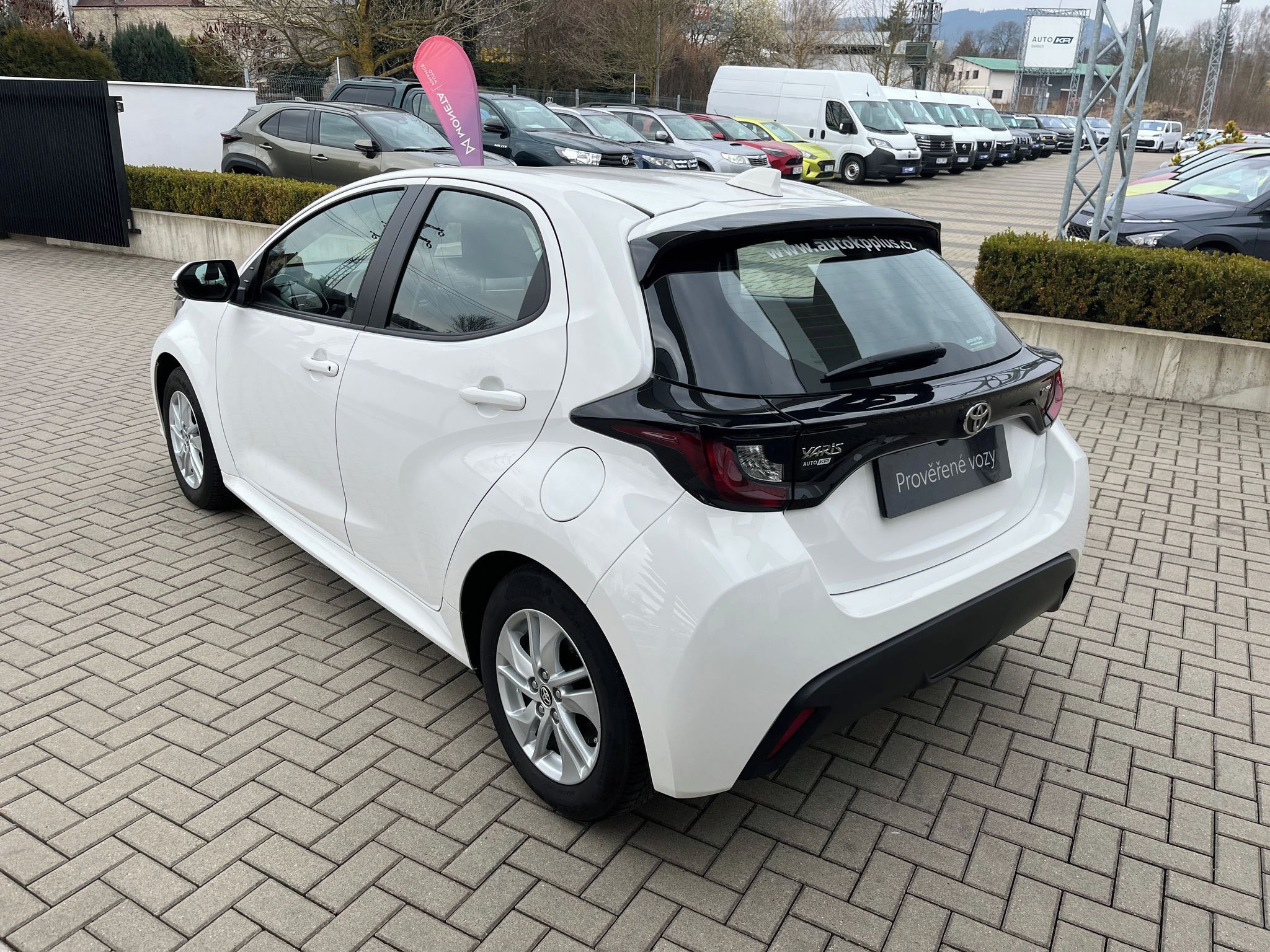 Toyota Yaris, 1.5 Hybrid e-CVT Comfort - fotka 4