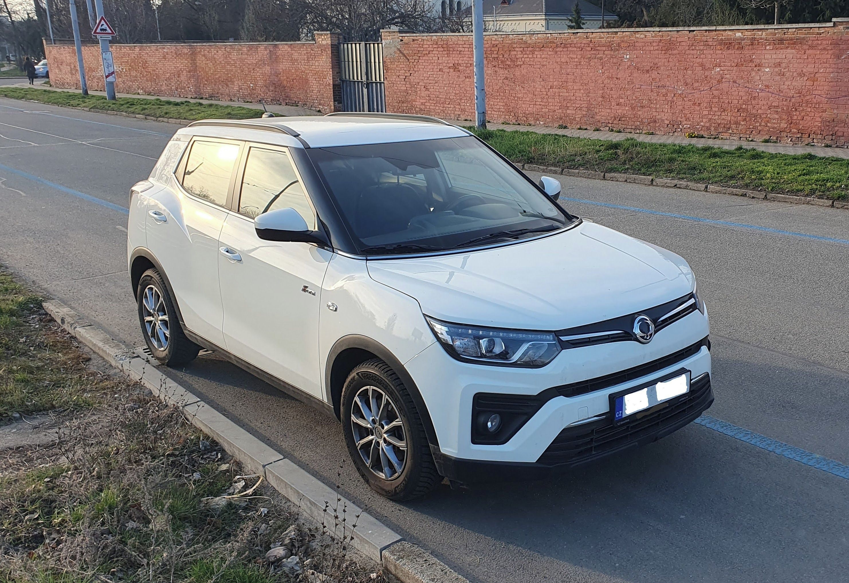 SsangYong Tivoli, 1.5T-GDi 120 + DRUHÁ ALU KOLA - fotka 3