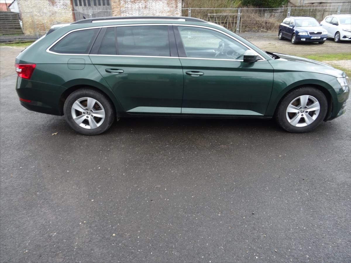 Škoda Superb, 1,6 TDI 88 kW Automat - fotka 3