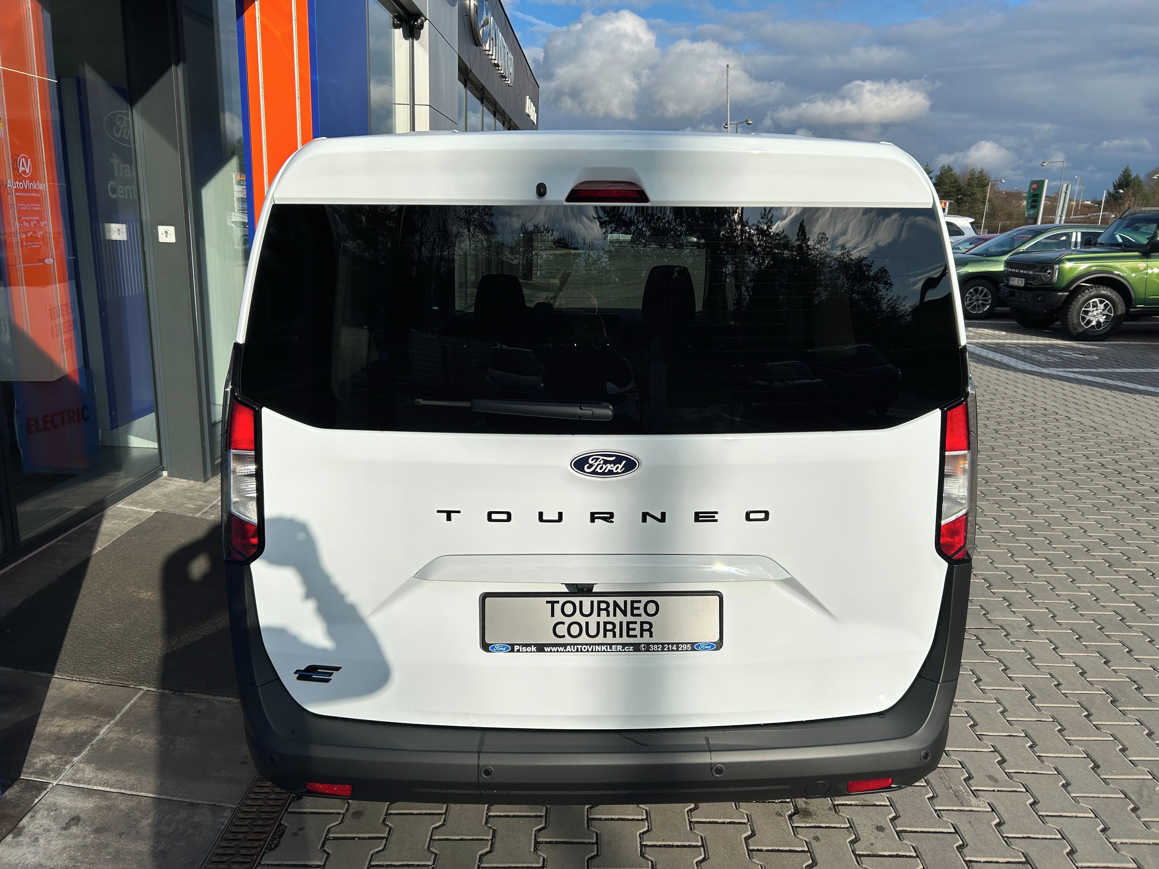 Ford Tourneo Courier, 43 kWh Elektromotor Trend L1 - fotka 5