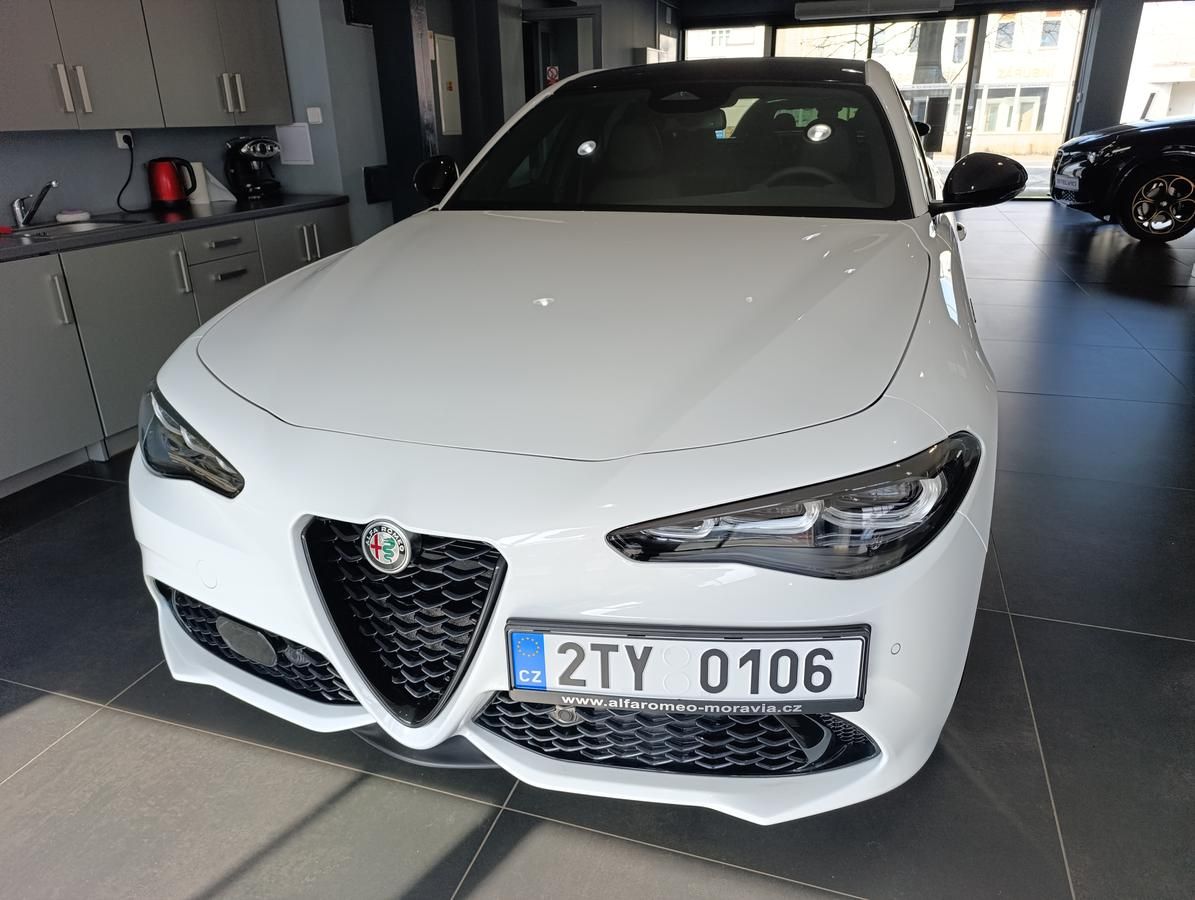 Alfa Romeo Giulia, Veloce 2,2 JTDm 210k Q4 - fotka 2