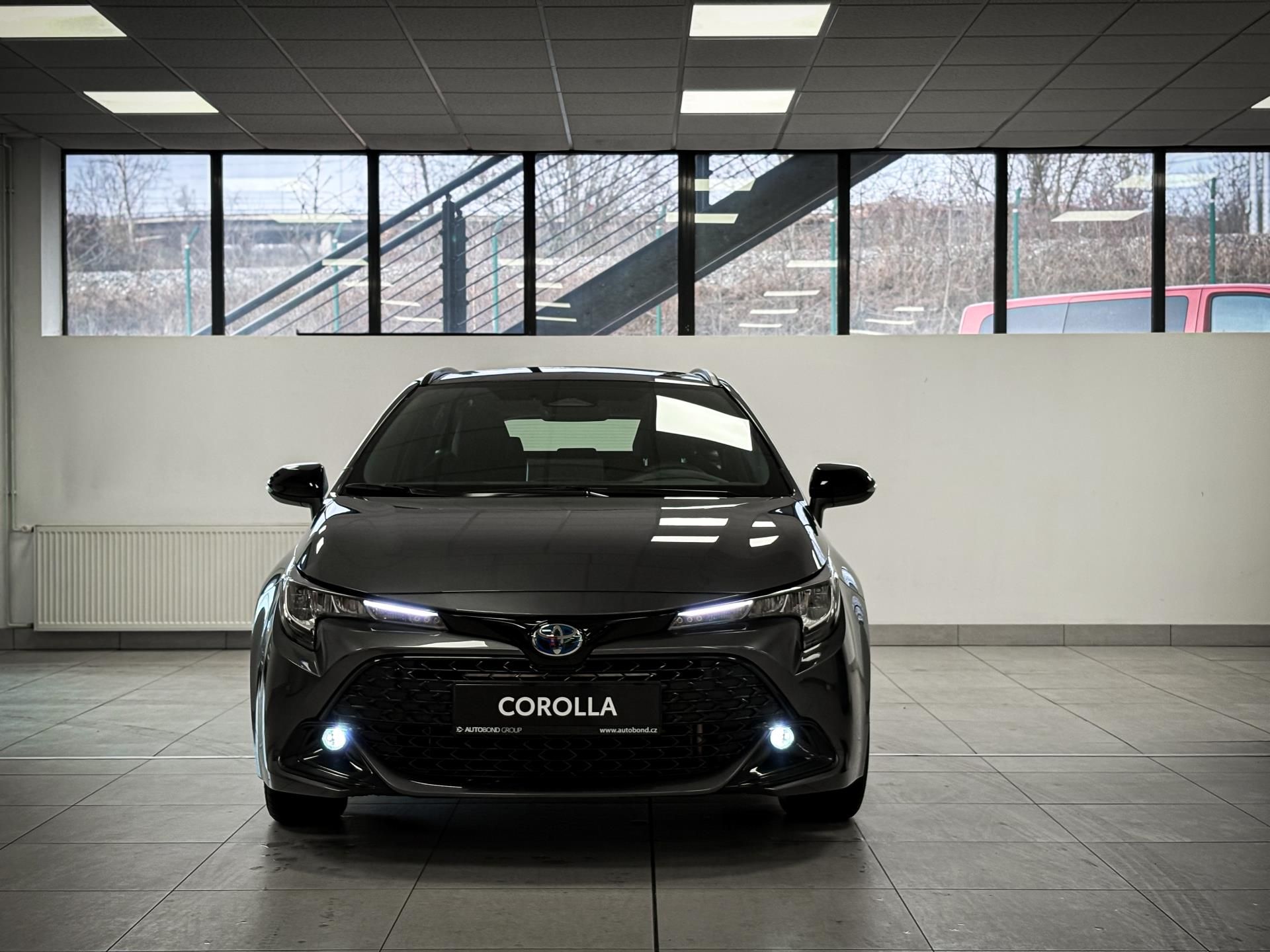 Toyota Corolla, 1,8 Hybrid, (4x2), Comfort - fotka 2