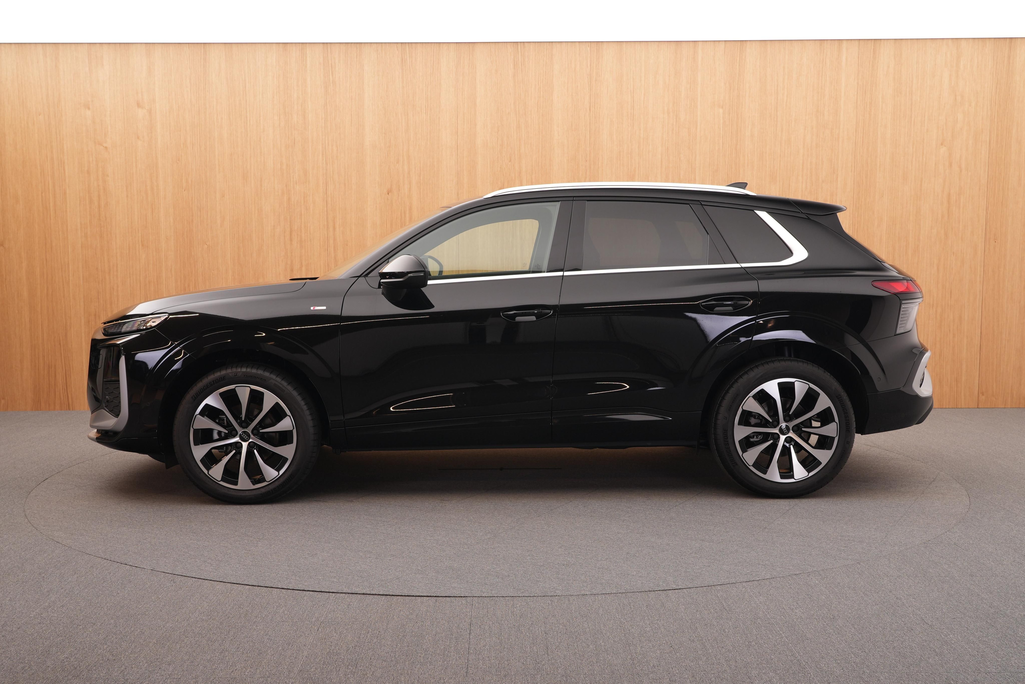 Audi Q3, S line  35 TFSI 110 kW - fotka 2