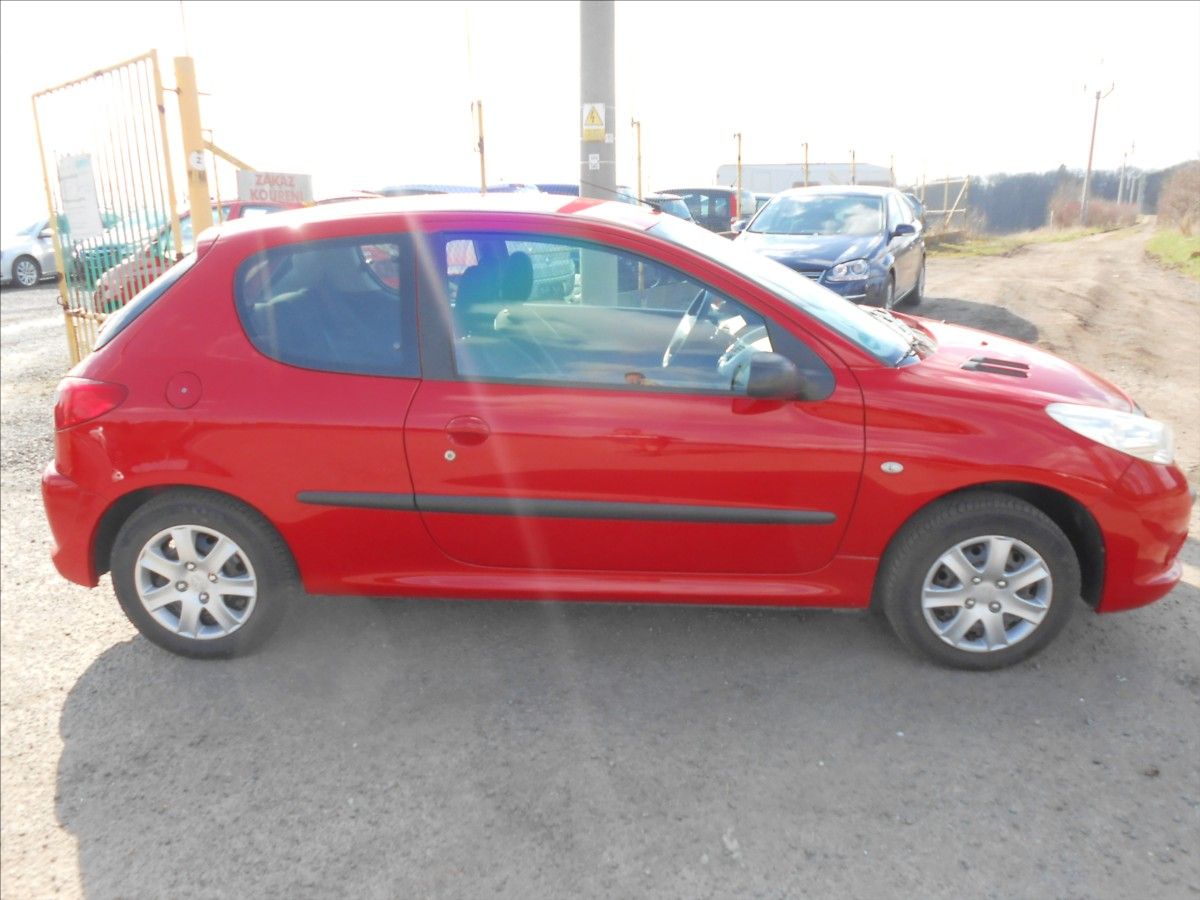 Peugeot 206, 1,1 i 44 kW PLUS Serviska - fotka 3