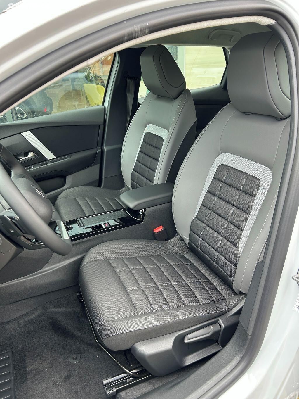 Citroën C4, PLUS 1.2 PureTech 1 - fotka 5