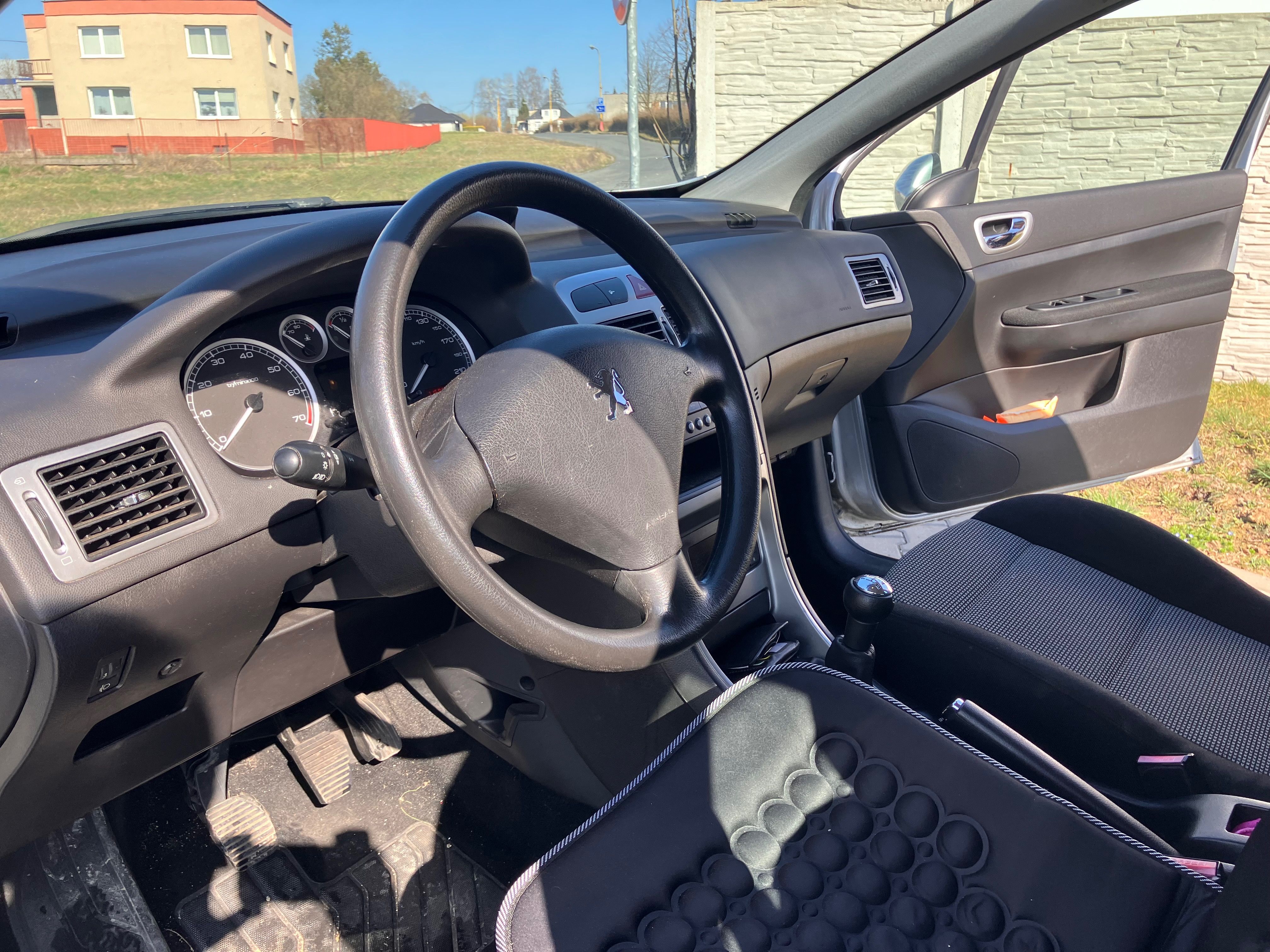 Peugeot 307, Peugeot 307 1.4i 65 kW 2005 - fotka 6
