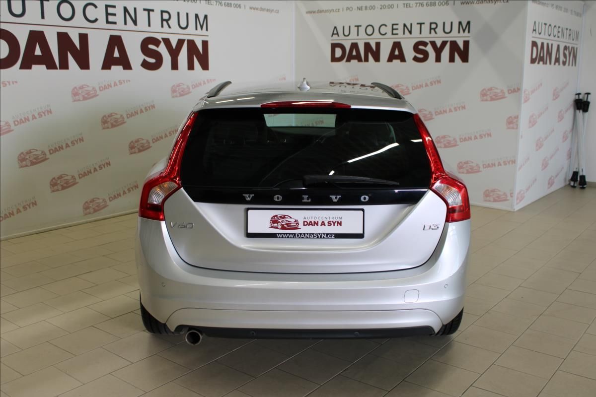 Volvo V60, 2,0 D3 Geartronic Momentum - fotka 5