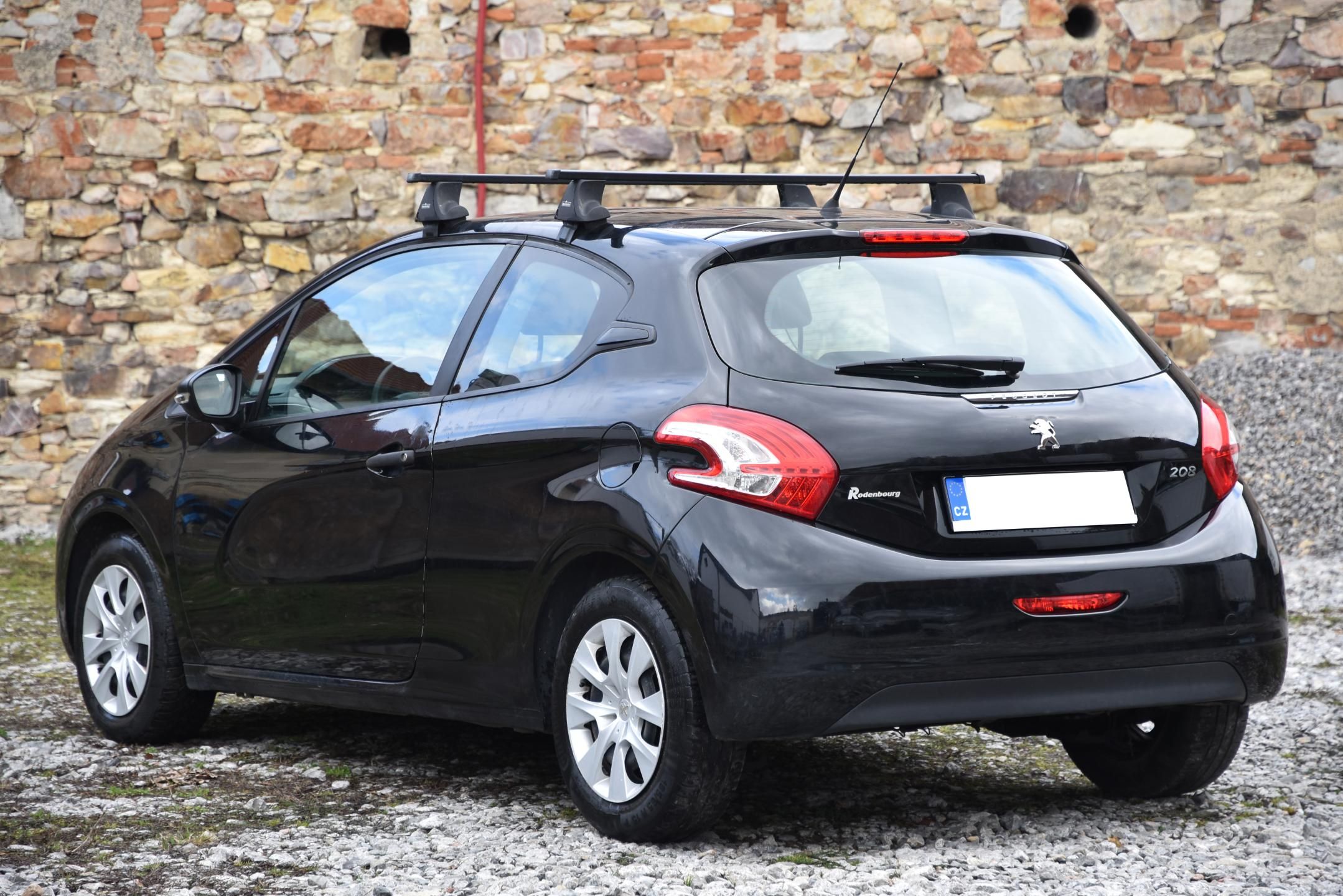 Peugeot 208, 1.2i, motor - spotřeba oleje - fotka 4