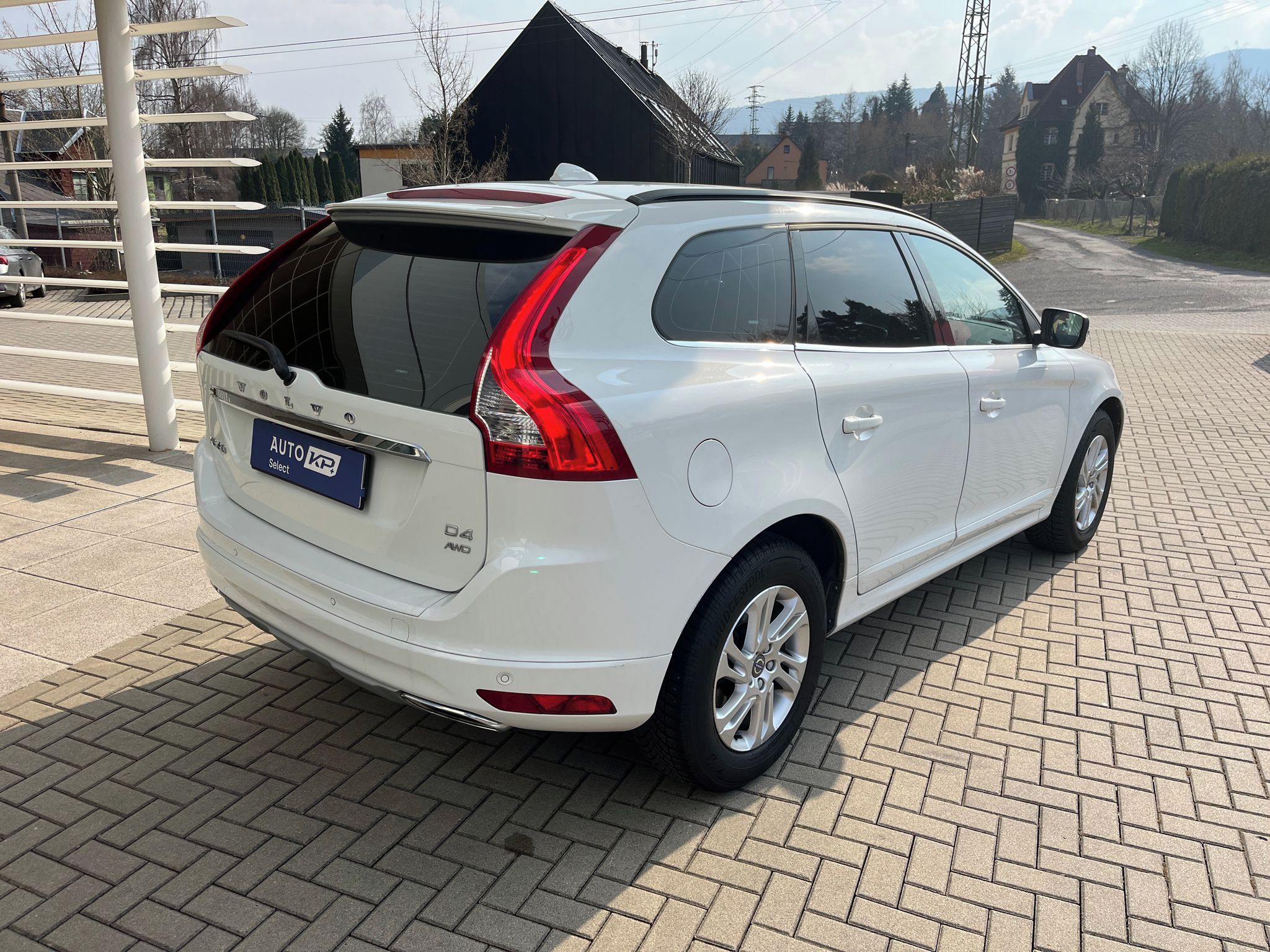 Volvo XC60, 2,4 D4 AWD Momentum ČR - fotka 6