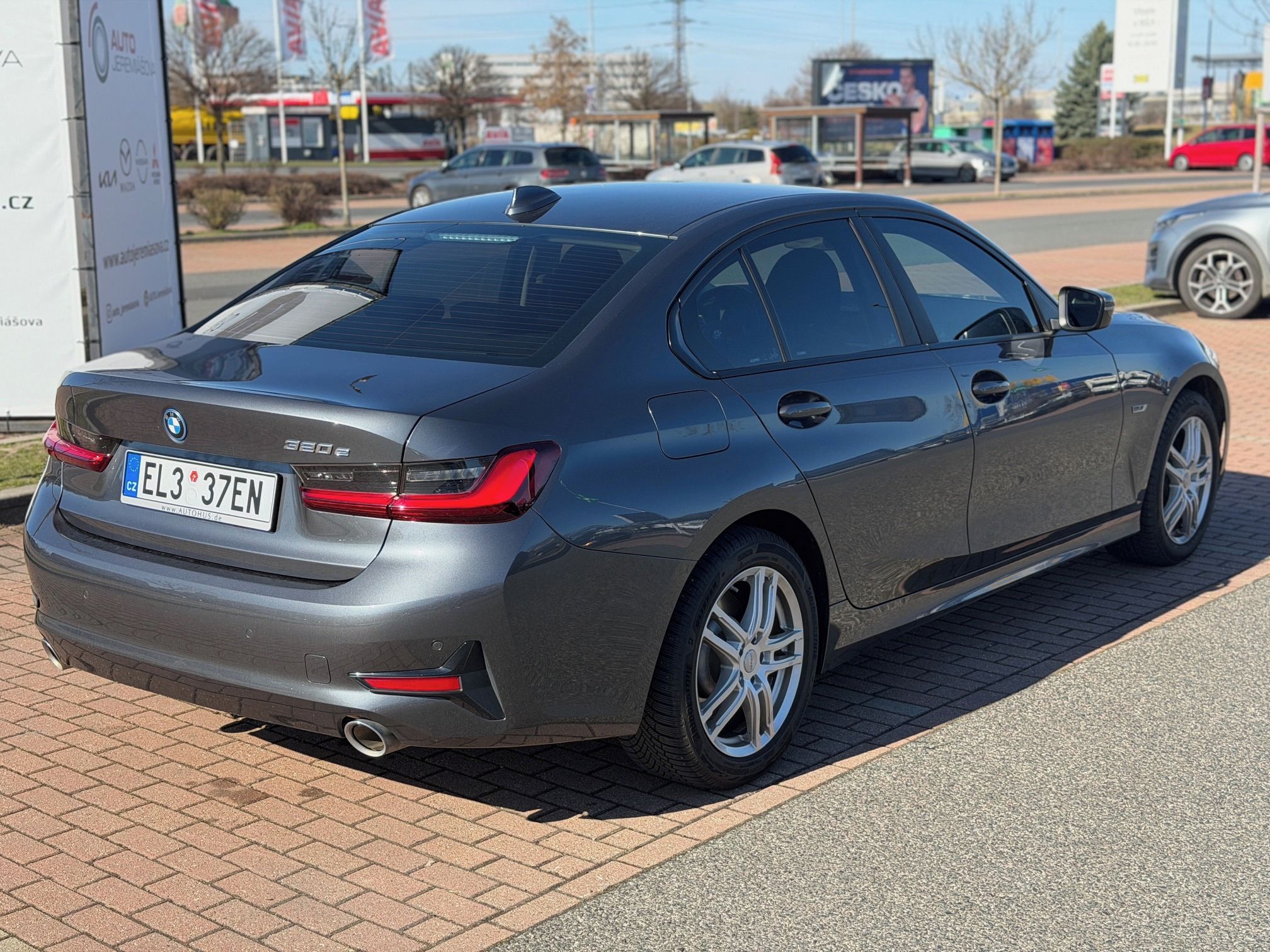 BMW Řada 3, 320e 2,0/120kW - fotka 4