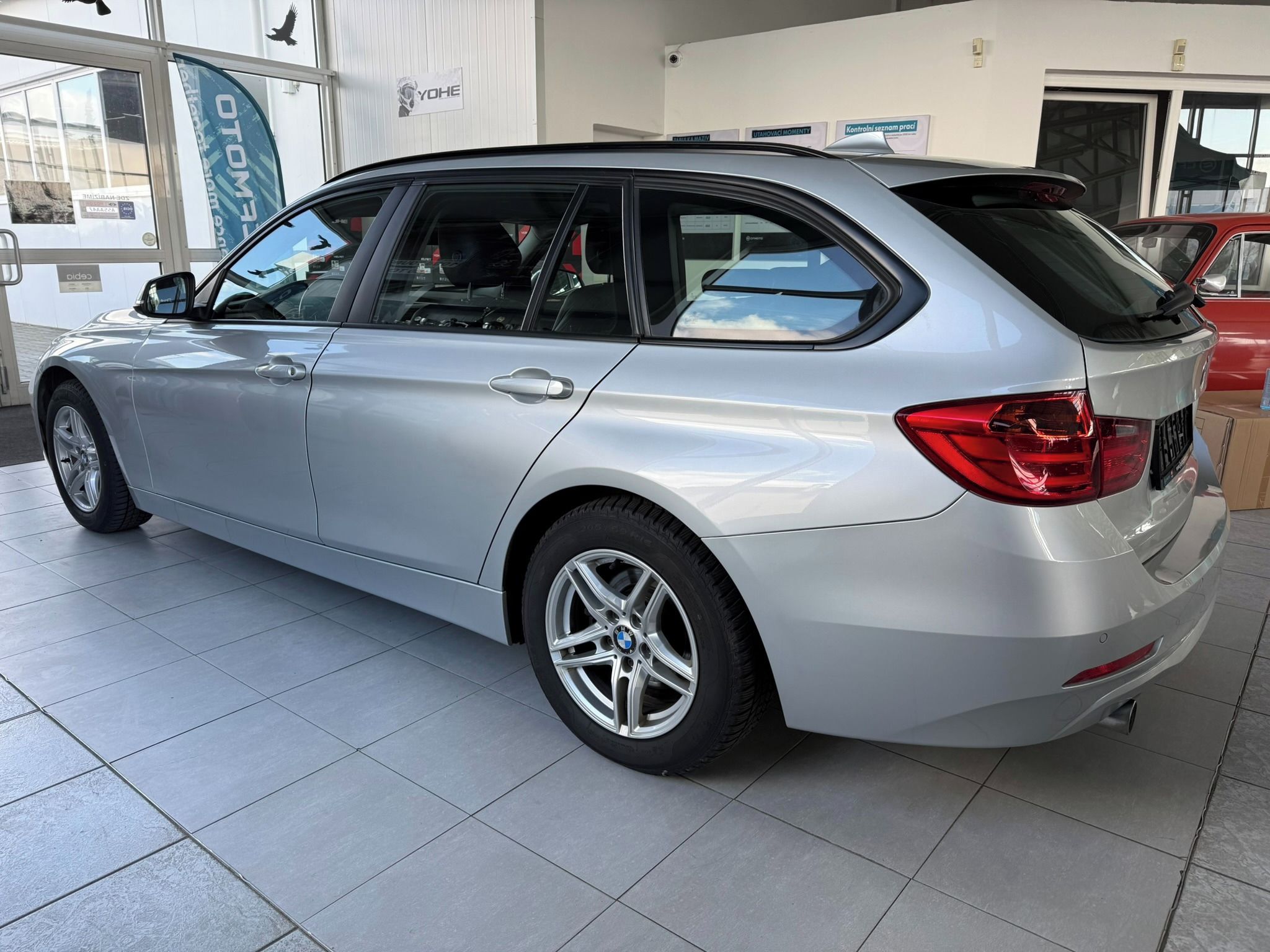 BMW Řada 3, 320d xDrive Touring 2.0 135 kW - fotka 4