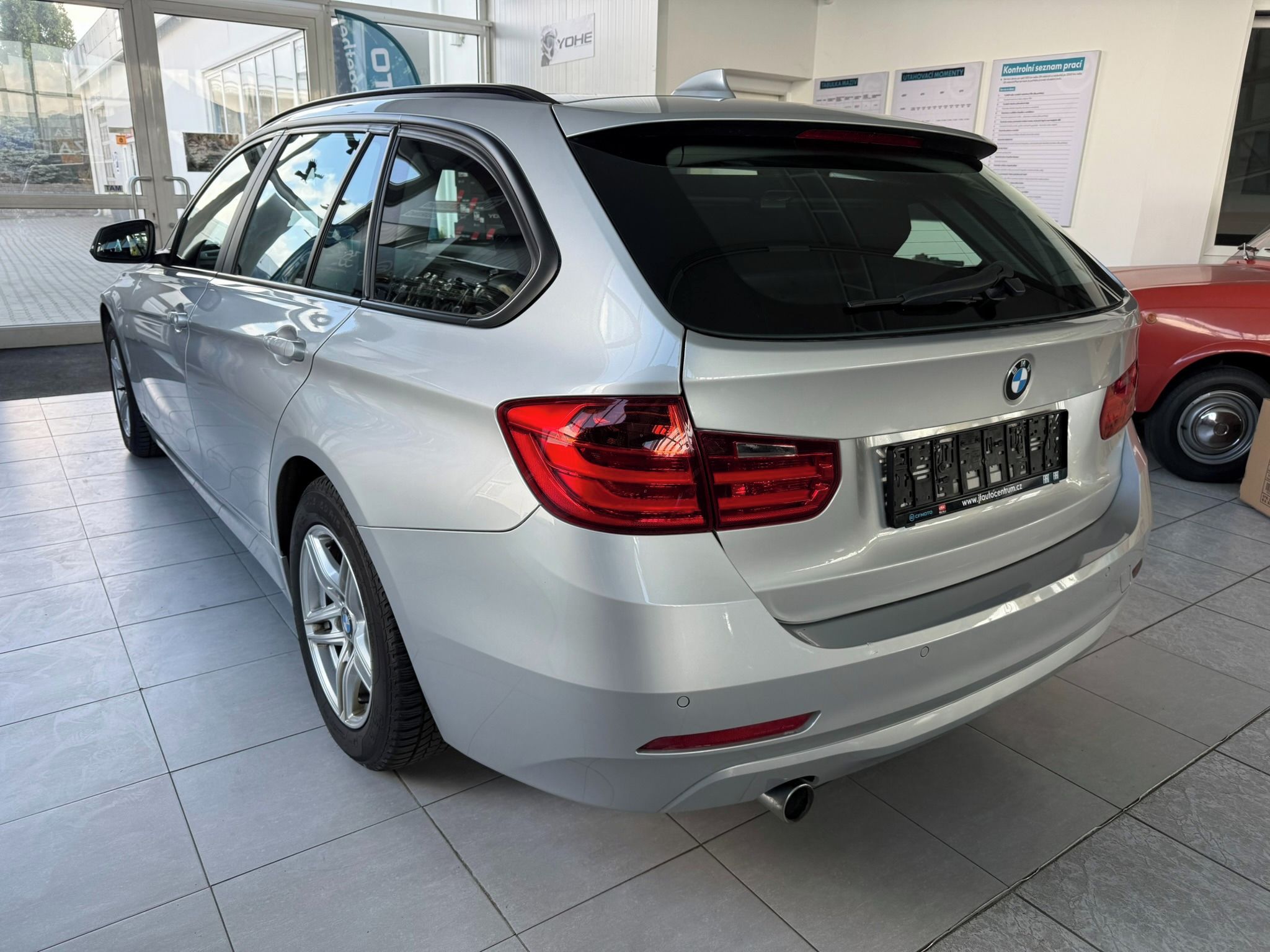 BMW Řada 3, 320d xDrive Touring 2.0 135 kW - fotka 5