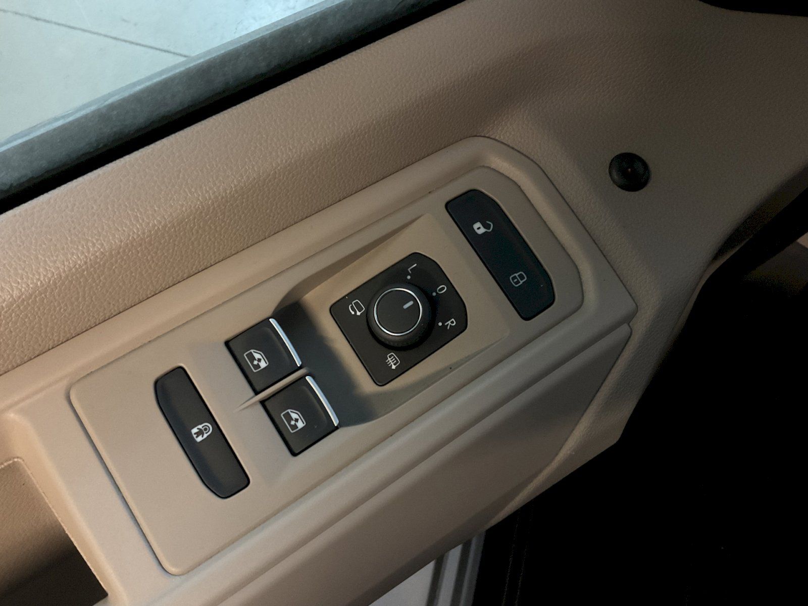 Volkswagen Multivan, 2,0 TDI 110 kW Life Long DSG - fotka 6