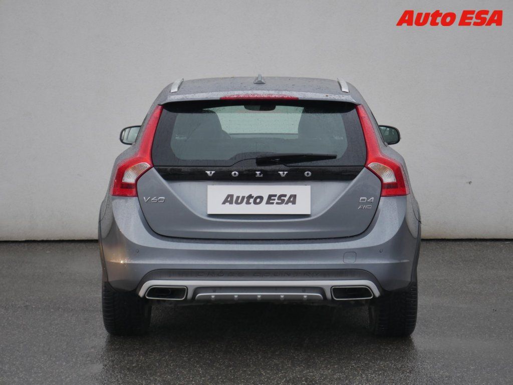 Volvo V60, 2.4 D4 4x4,ČR - fotka 5