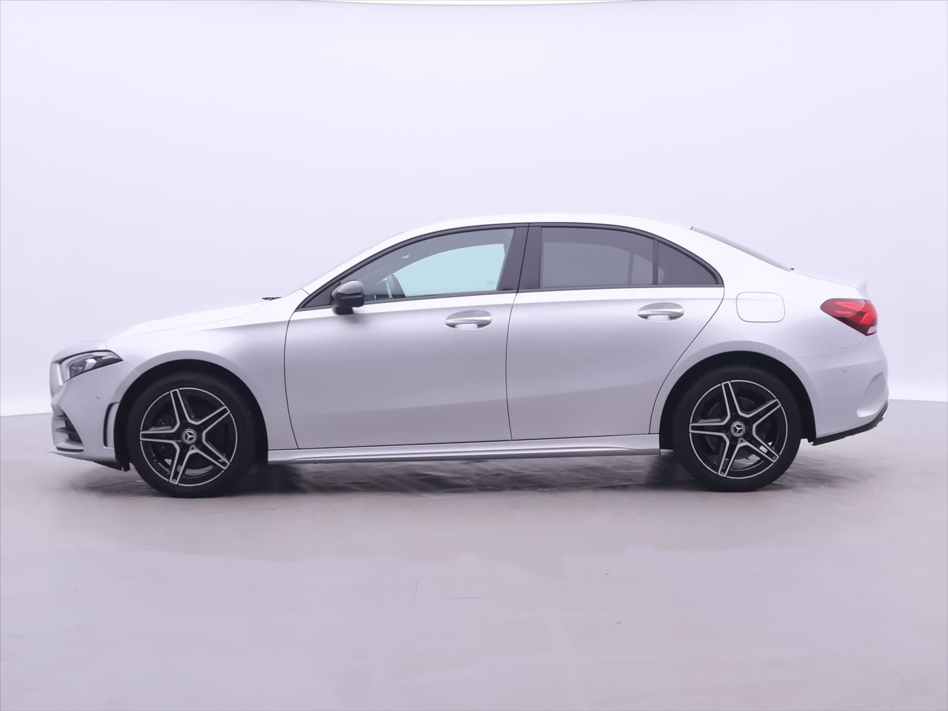 Mercedes-Benz Třídy A, 1,3 A 250 e DCT 118kW CZ - fotka 4