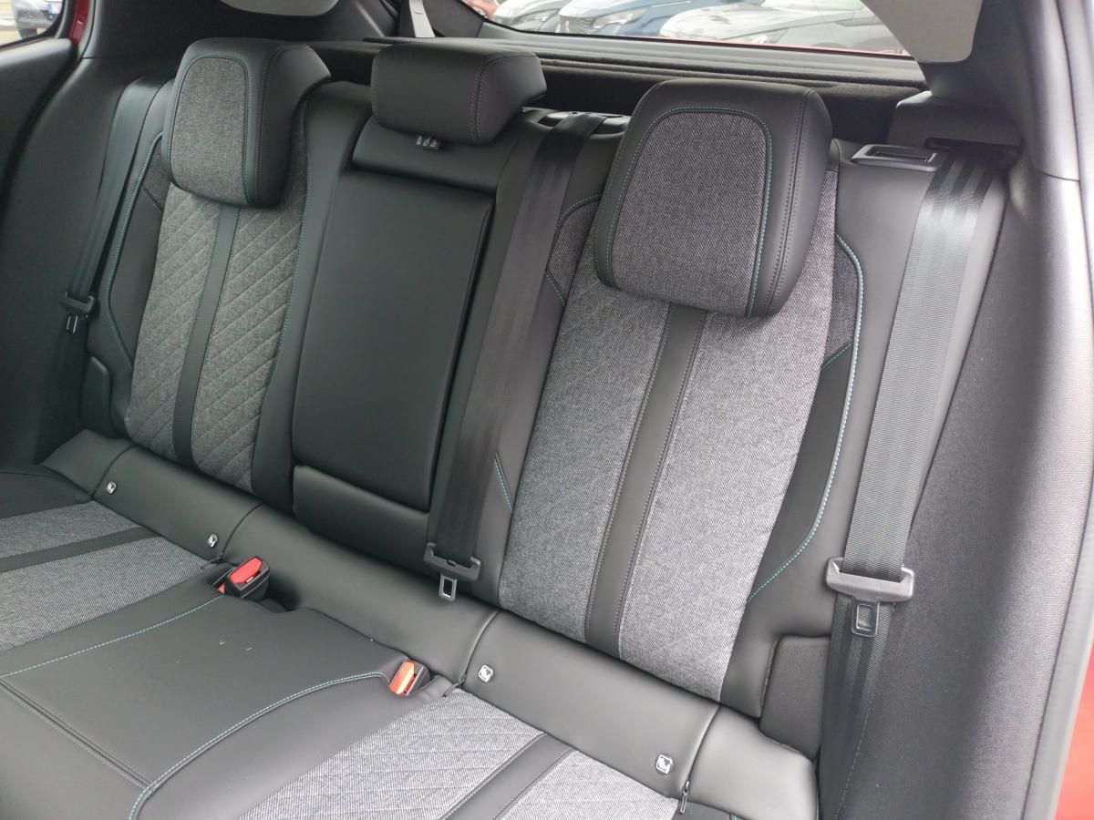 Peugeot 408, AllurePack1.2 PT130k EAT8 - fotka 6