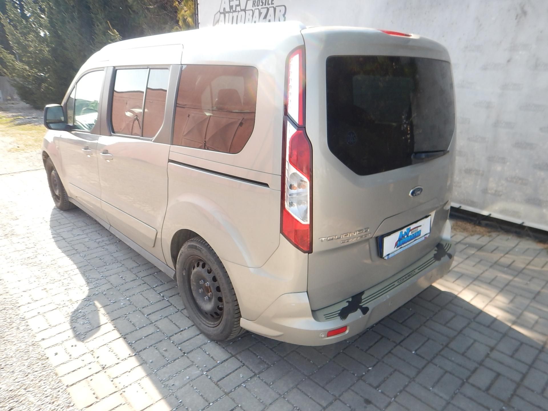 Ford Tourneo Connect, 1.6 TDCi, 7 MÍST - fotka 4