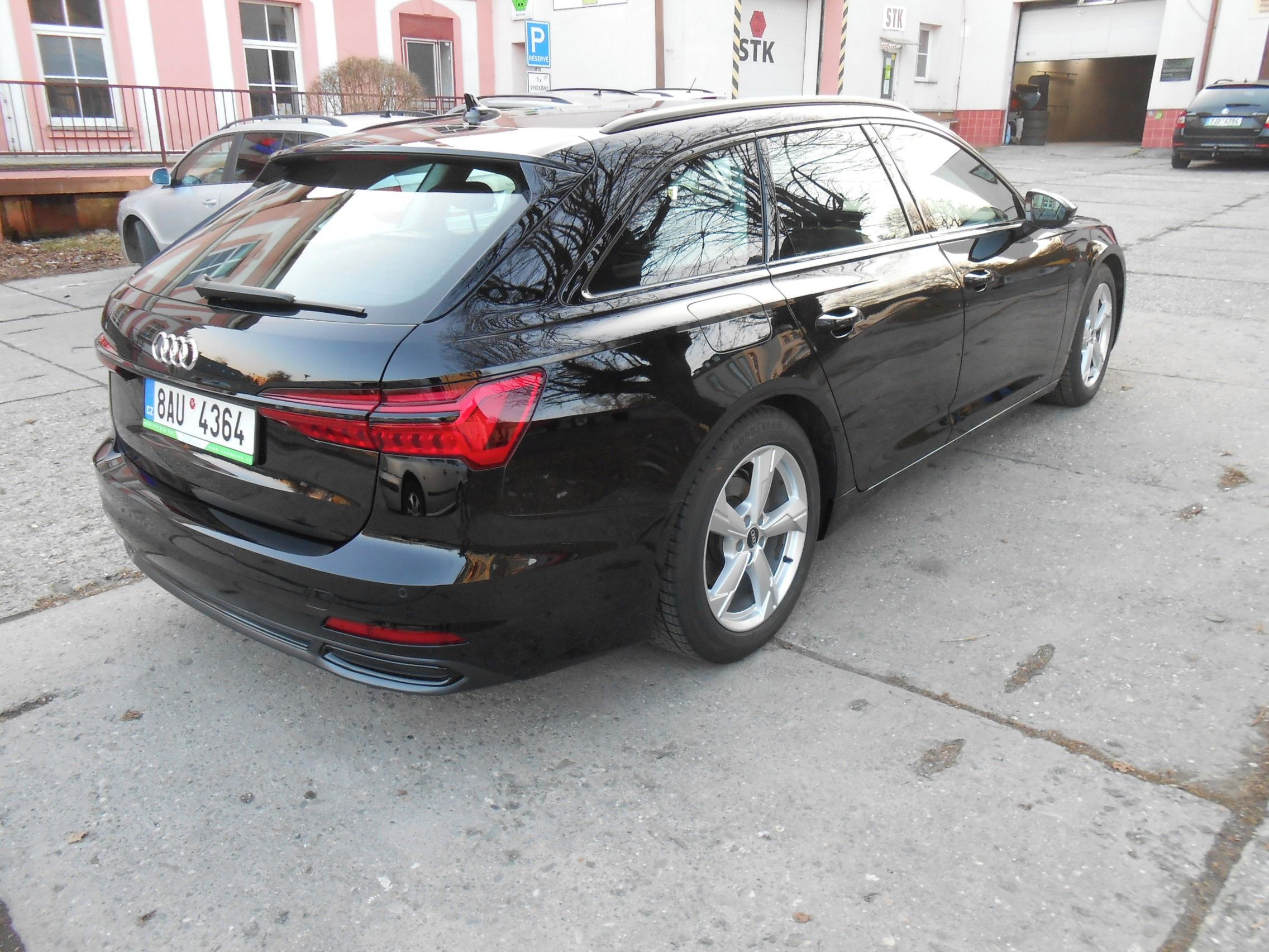 Audi A6 Avant, 40 TDi 150kW SPORT - fotka 4