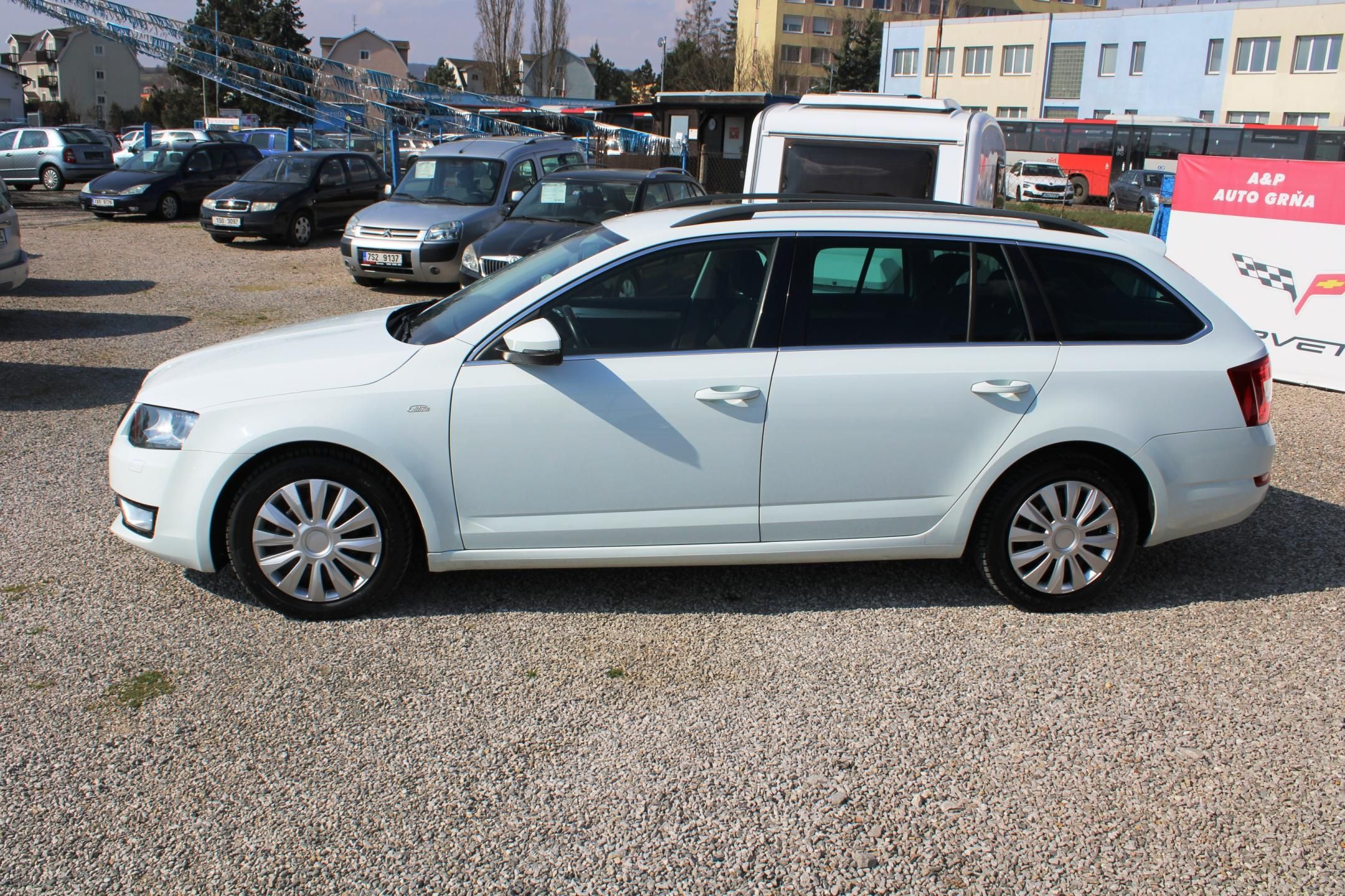 Škoda Octavia, 1,6TDI XENONY TEMPOMAT ALU DSG - fotka 4