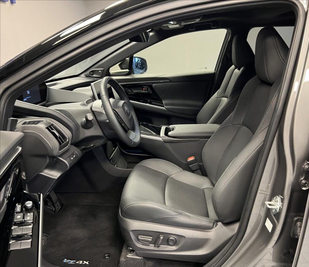 Toyota bZ4X, 0,0 AWD Executive - fotka 6