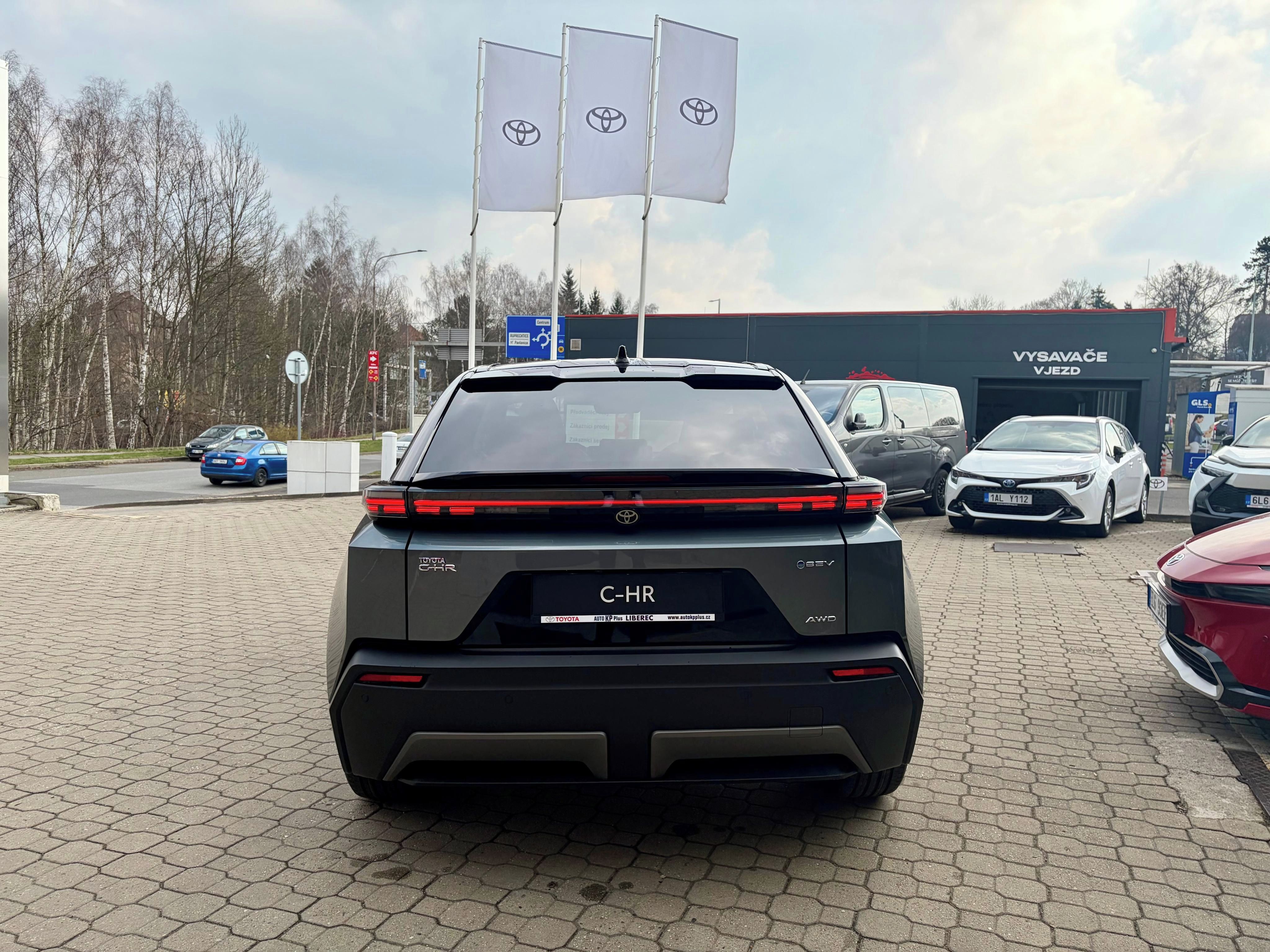 Toyota C-HR, + 4x4 343k Executive VIP - fotka 5