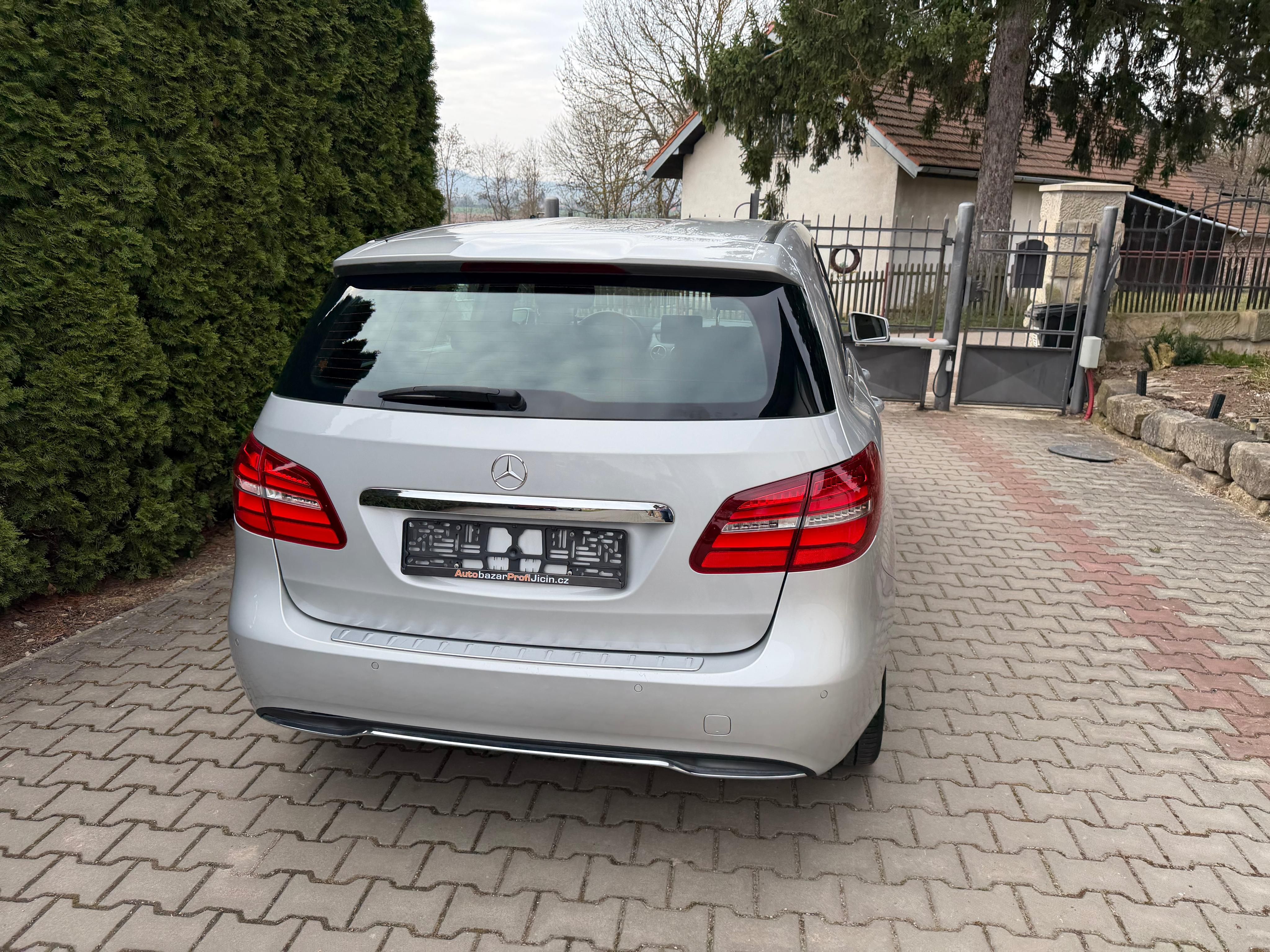Mercedes-Benz Třídy B, 180D 1,5/ 80kw 1 Majitel - fotka 5