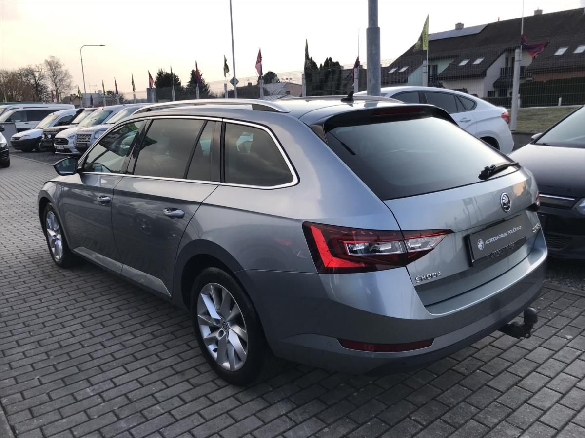 Škoda Superb, 1,6 - fotka 4