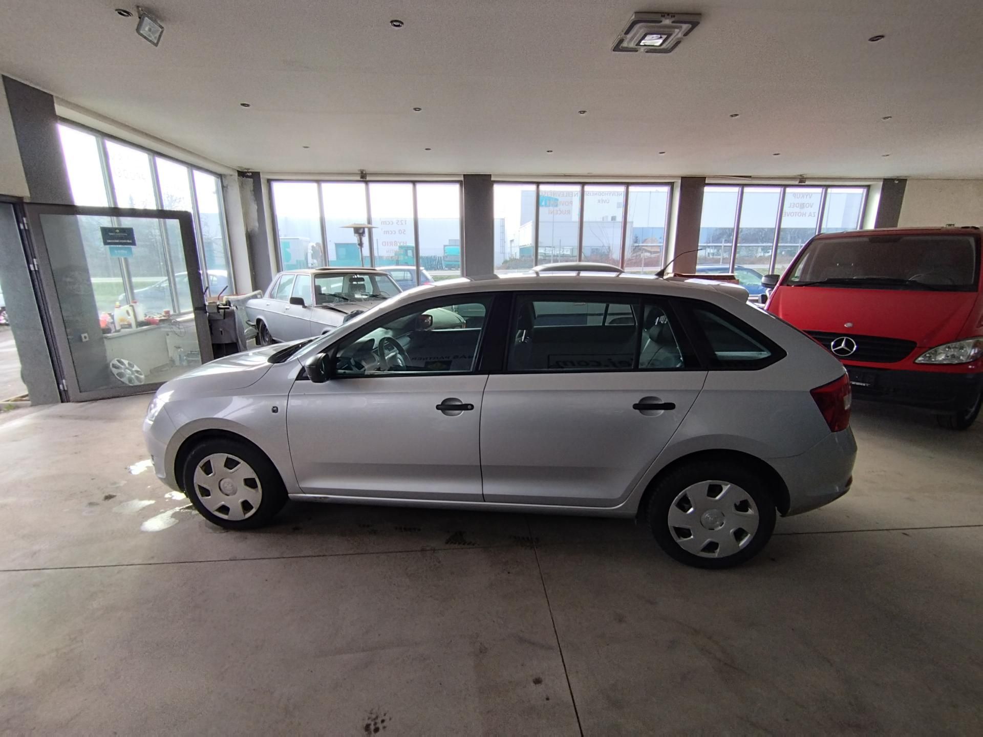 Škoda Rapid, 1,6TDI,66KW,KLIMA,NOV.ROZVODY - fotka 4