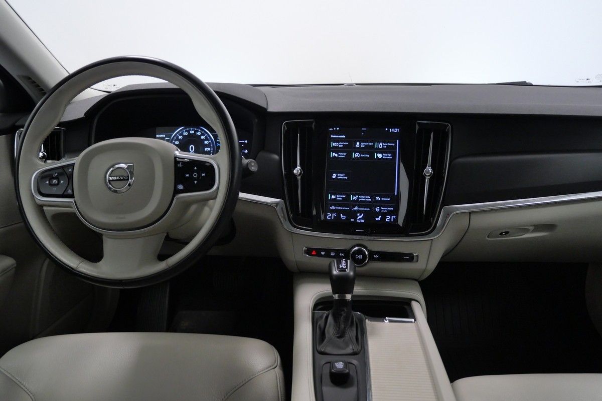 Volvo V90, 2.0 110 kW D3 Drive-E Momentum - fotka 5