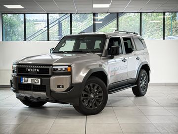 2.8D 8AT 4x4, Executive Skyvie