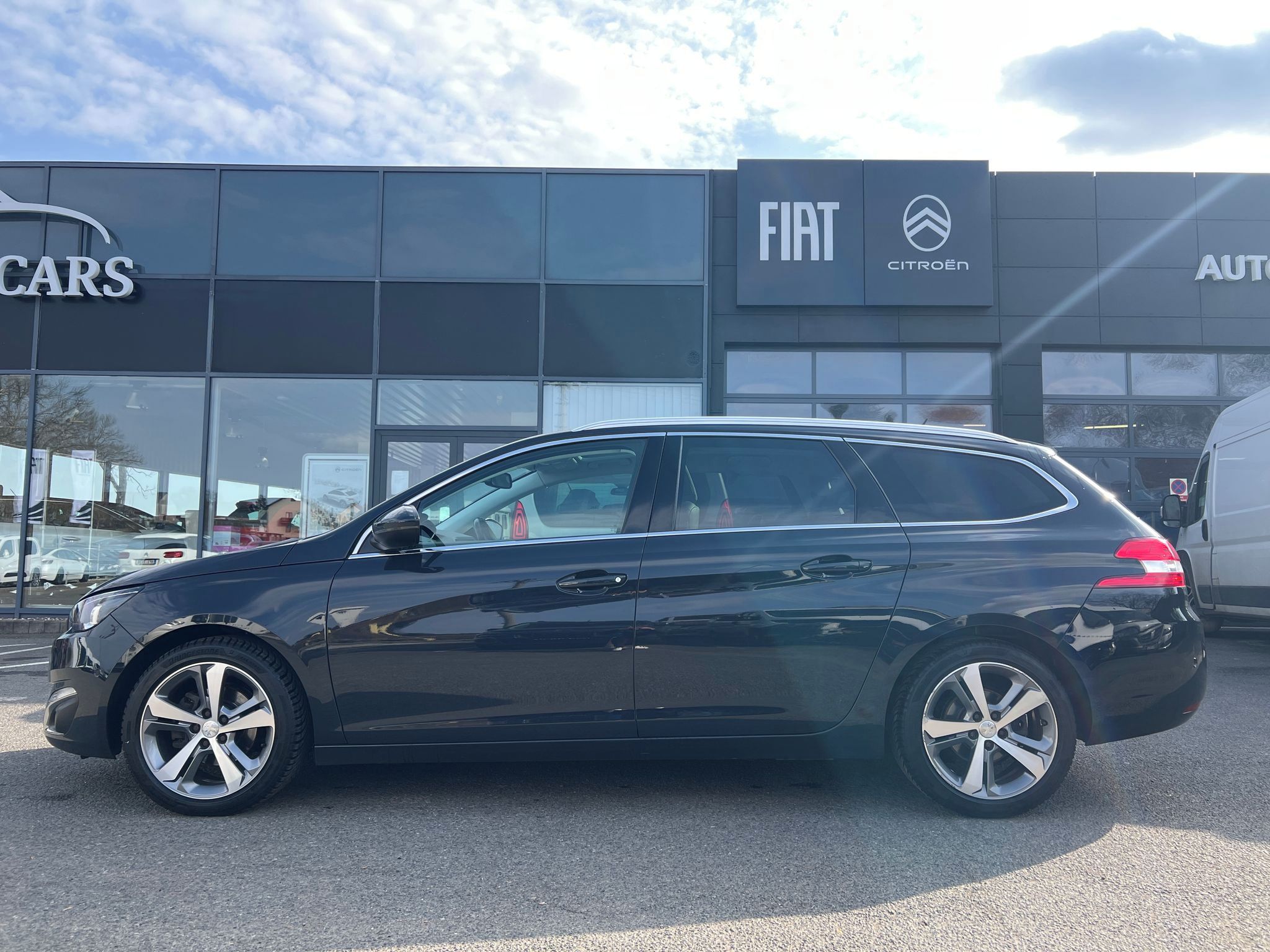 Peugeot 308, 1.2 130k SERVIS ZÁRUKA VÝHŘEV - fotka 4