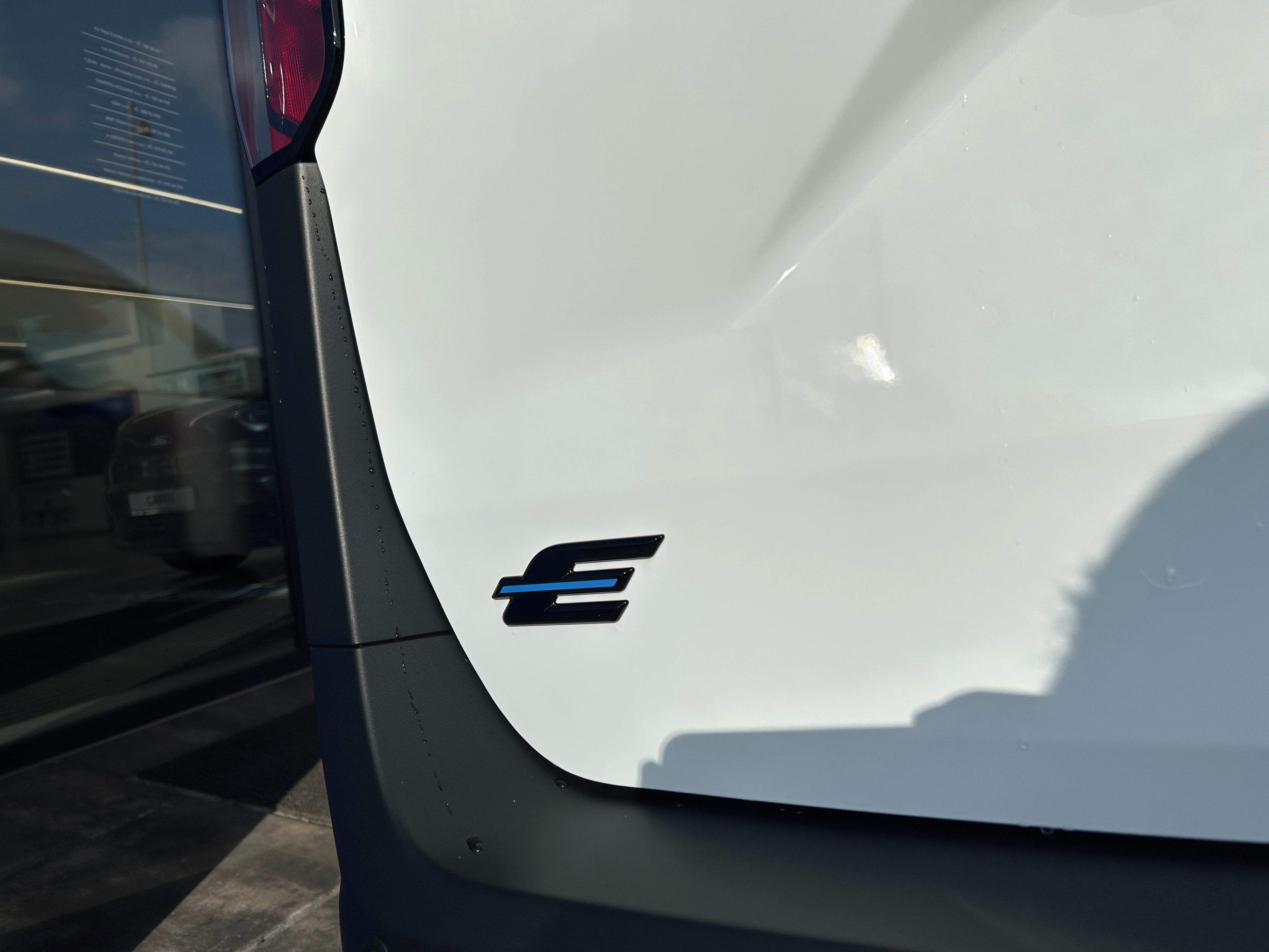 Ford Tourneo Courier, 43 kWh Elektromotor Trend L1 - fotka 6