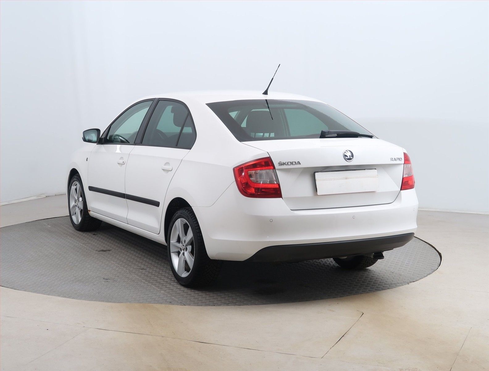 Škoda Rapid, 1.6 TDI, NOVÁ CENA, Klima - fotka 4