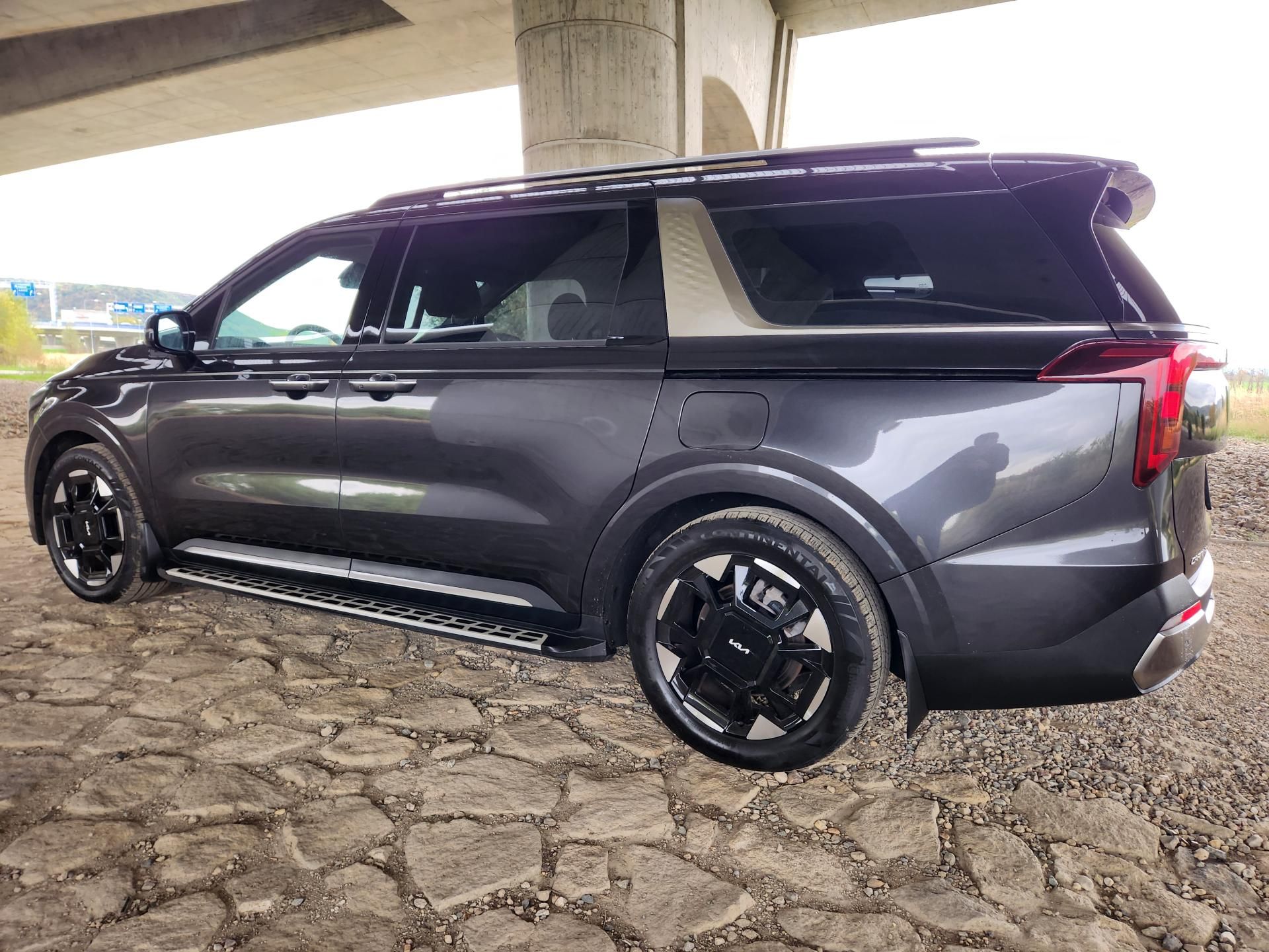 Kia Carnival, 2.2-NOVÝ MODEL-7míst - fotka 5
