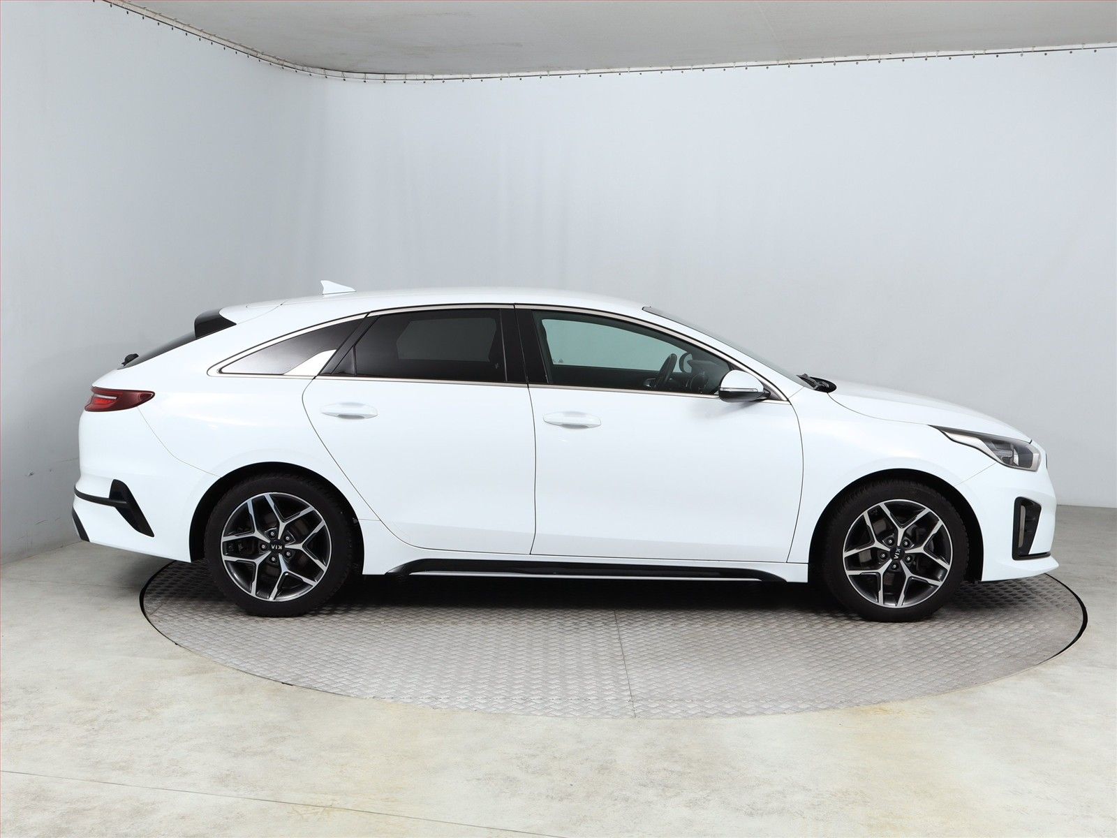 Kia ProCeed, 1.4 T-GDI, GT-Line, Serv.kniha - fotka 6