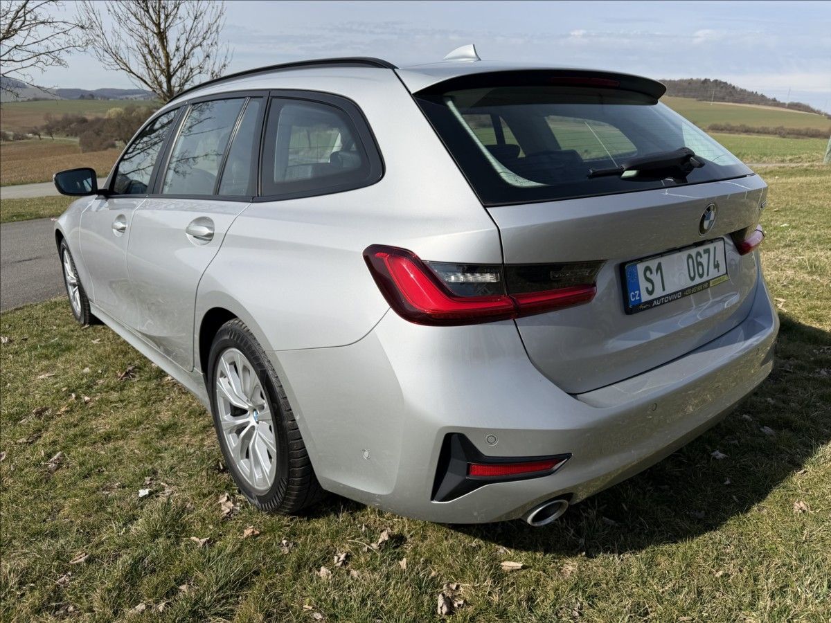 BMW Řada 3, 320d Touring 120kW - fotka 4