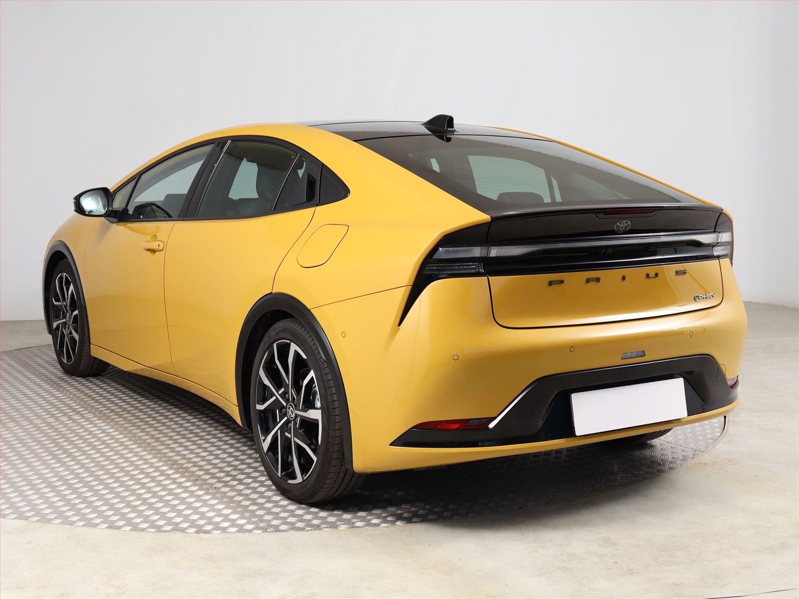 Toyota Prius, 2.0 Plug-in Hybrid, Executive - fotka 4